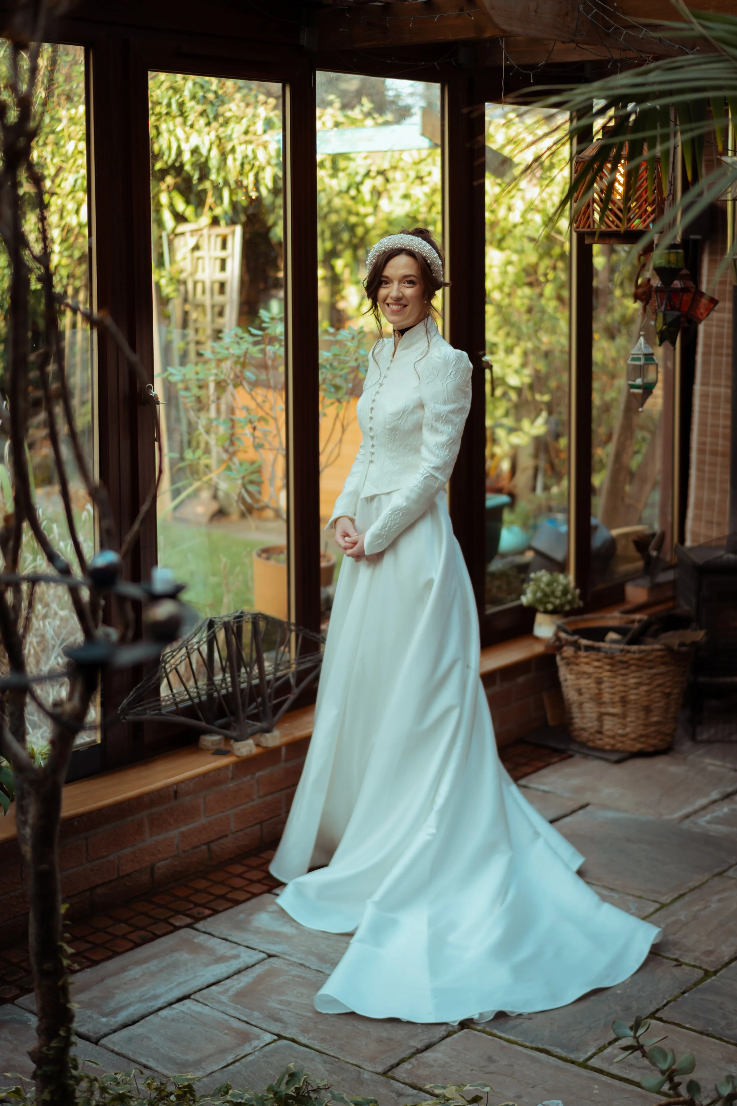 vintage-bride-in-conservatoir.jpg