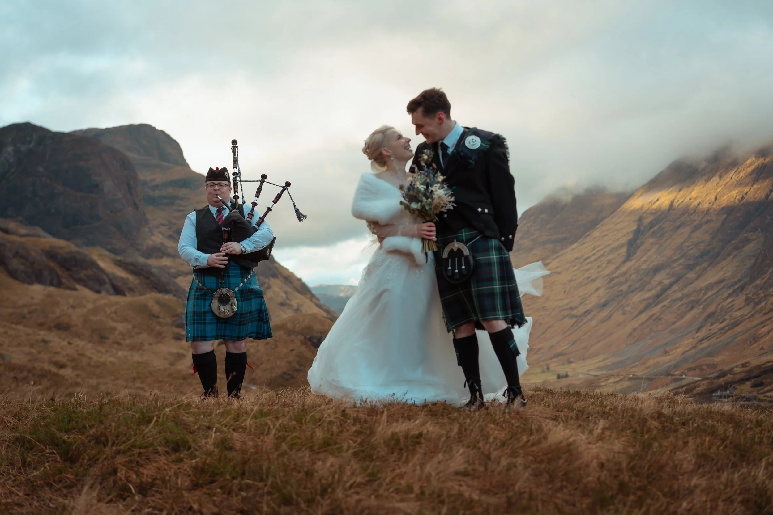 Piper-and-wedding-couple-highlands-of-scotland.jpg