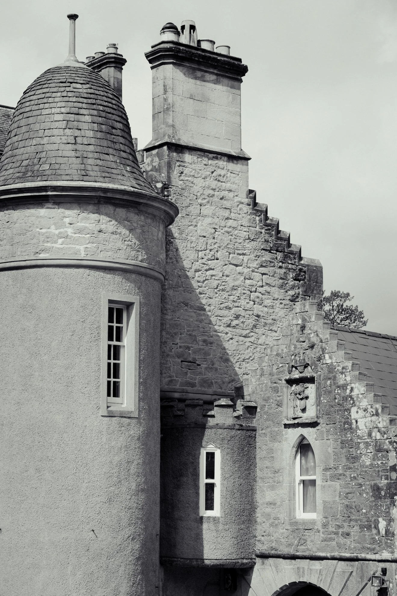 boturich-castle-scotalnd-black-and-white-details.jpg