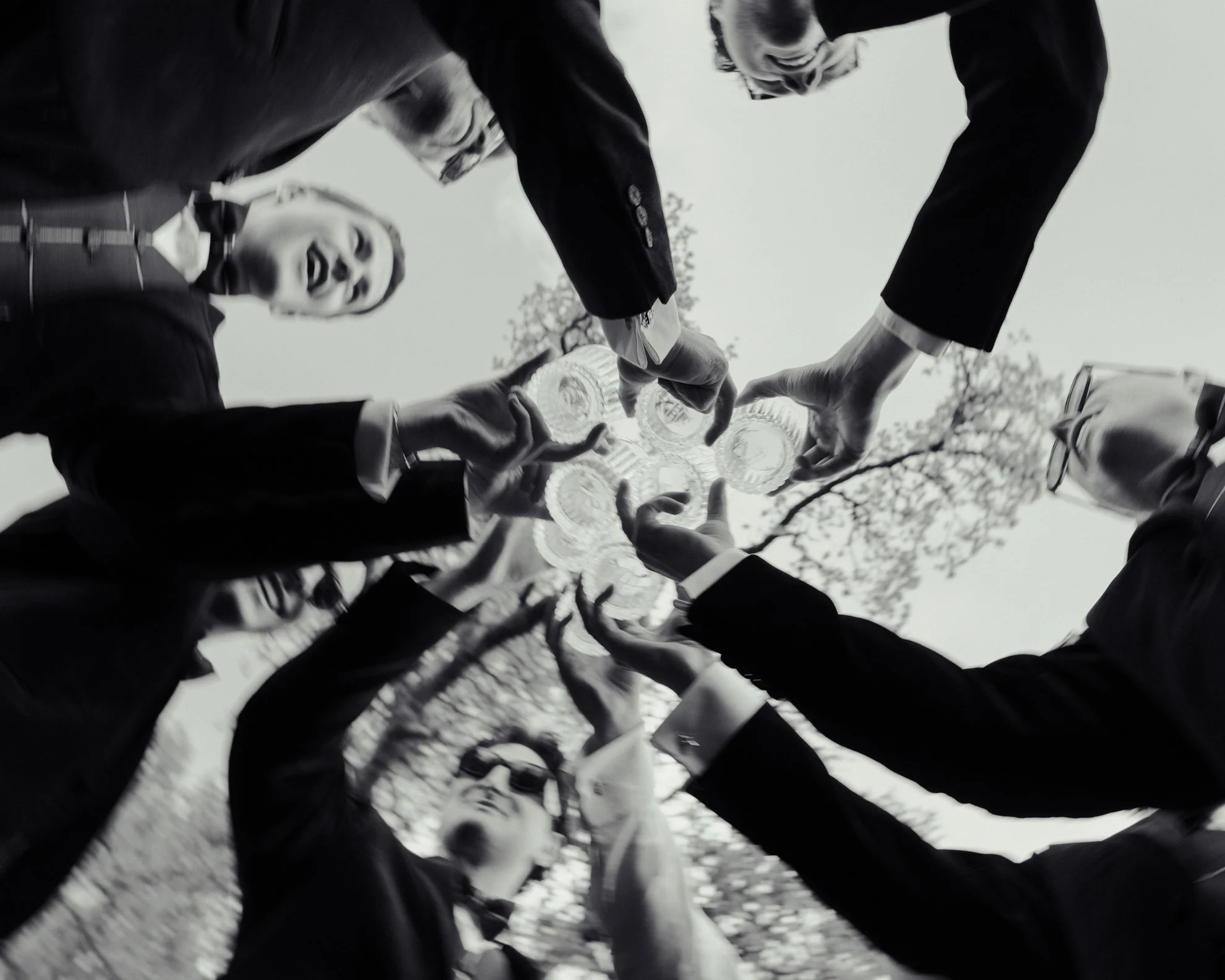 creative-whiskey-shot-with-groomsmen.jpg