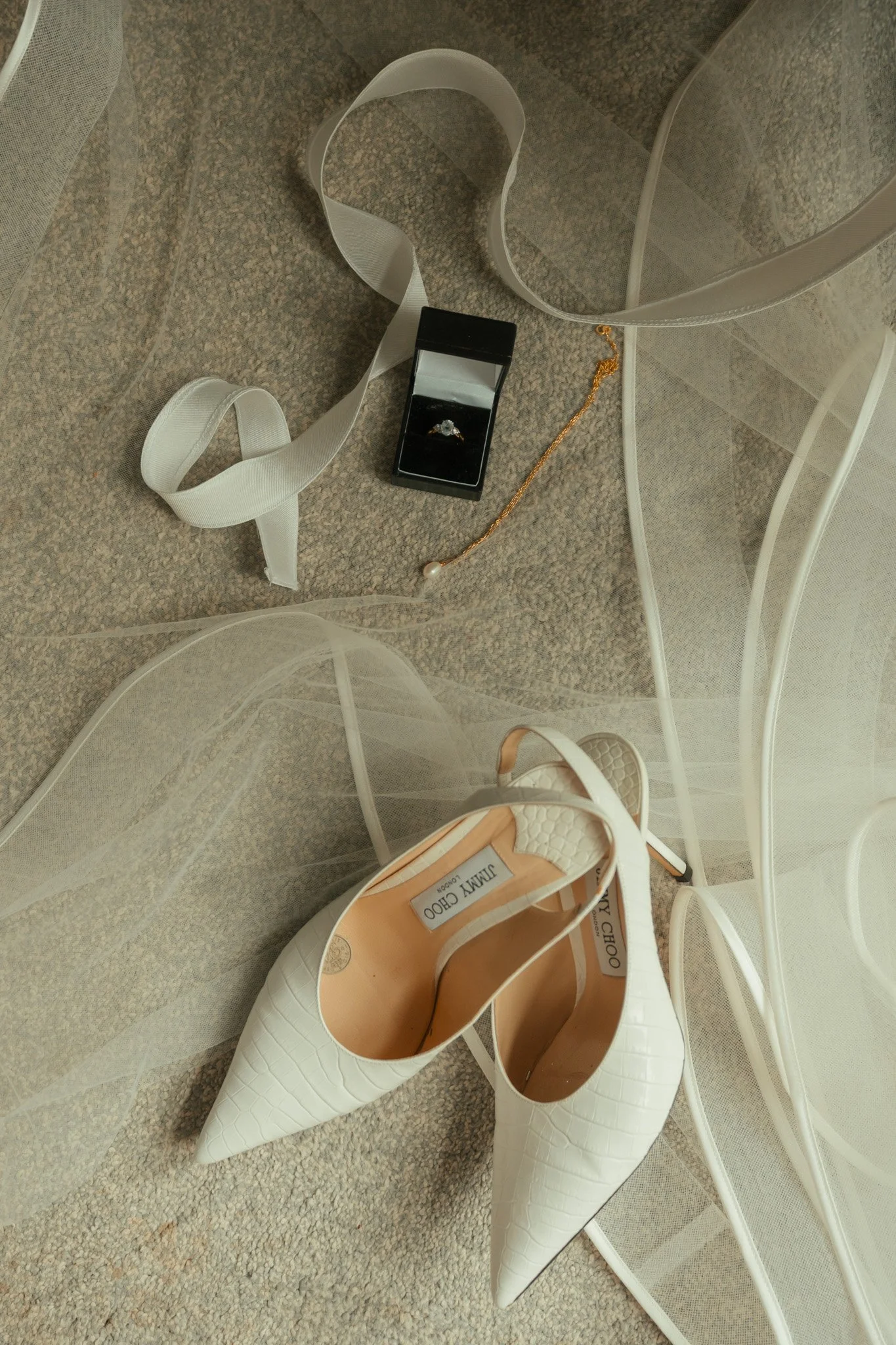glasgow-west-end-wedding-photography-elegant-bride-fashion-details.JPG