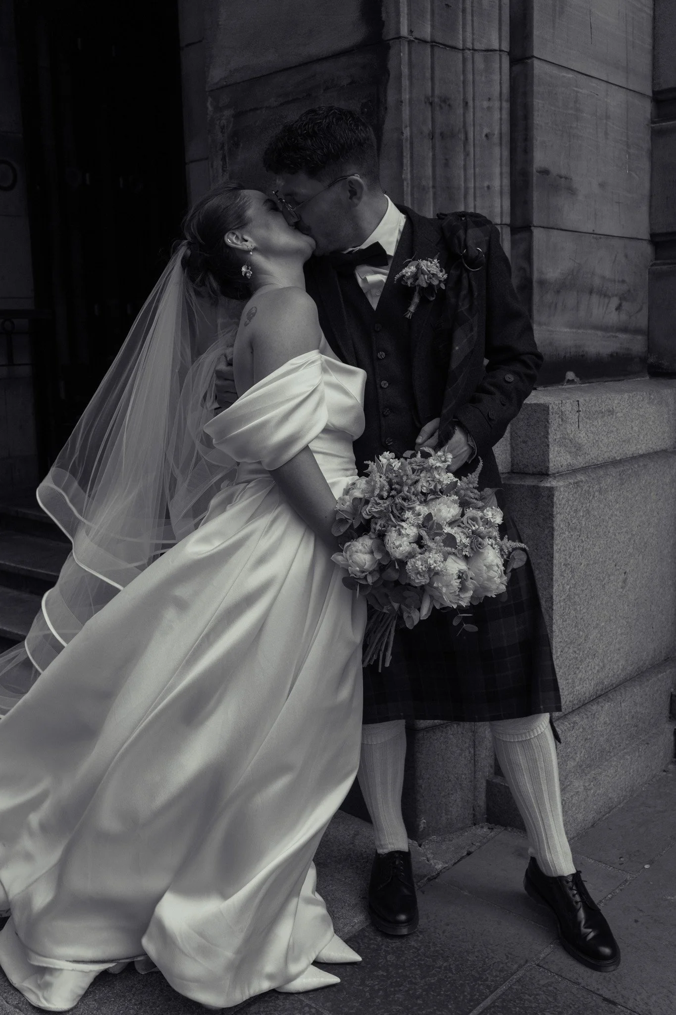 romantic-moody-wedding-couple-rainy-city.JPG