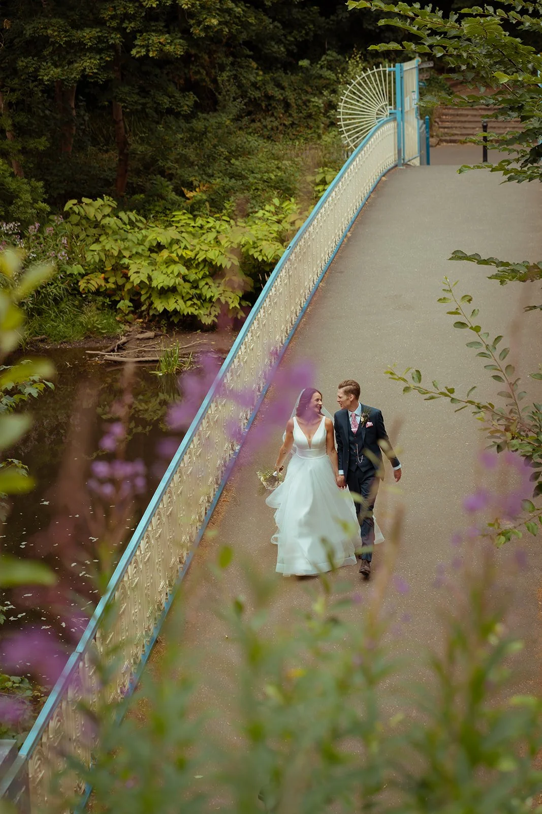 wedding-couple-flowers-botanic-gardens.jpg
