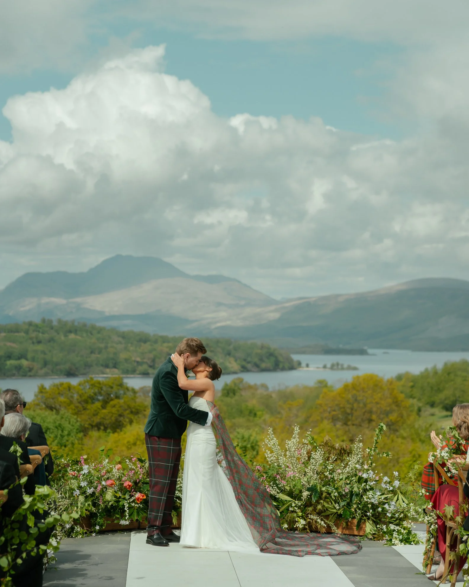 the-kiss-wedding-couple-boturich-castle.jpg