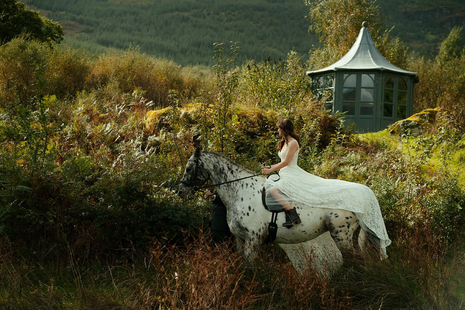 Scotland-bride-on-horseback.jpg