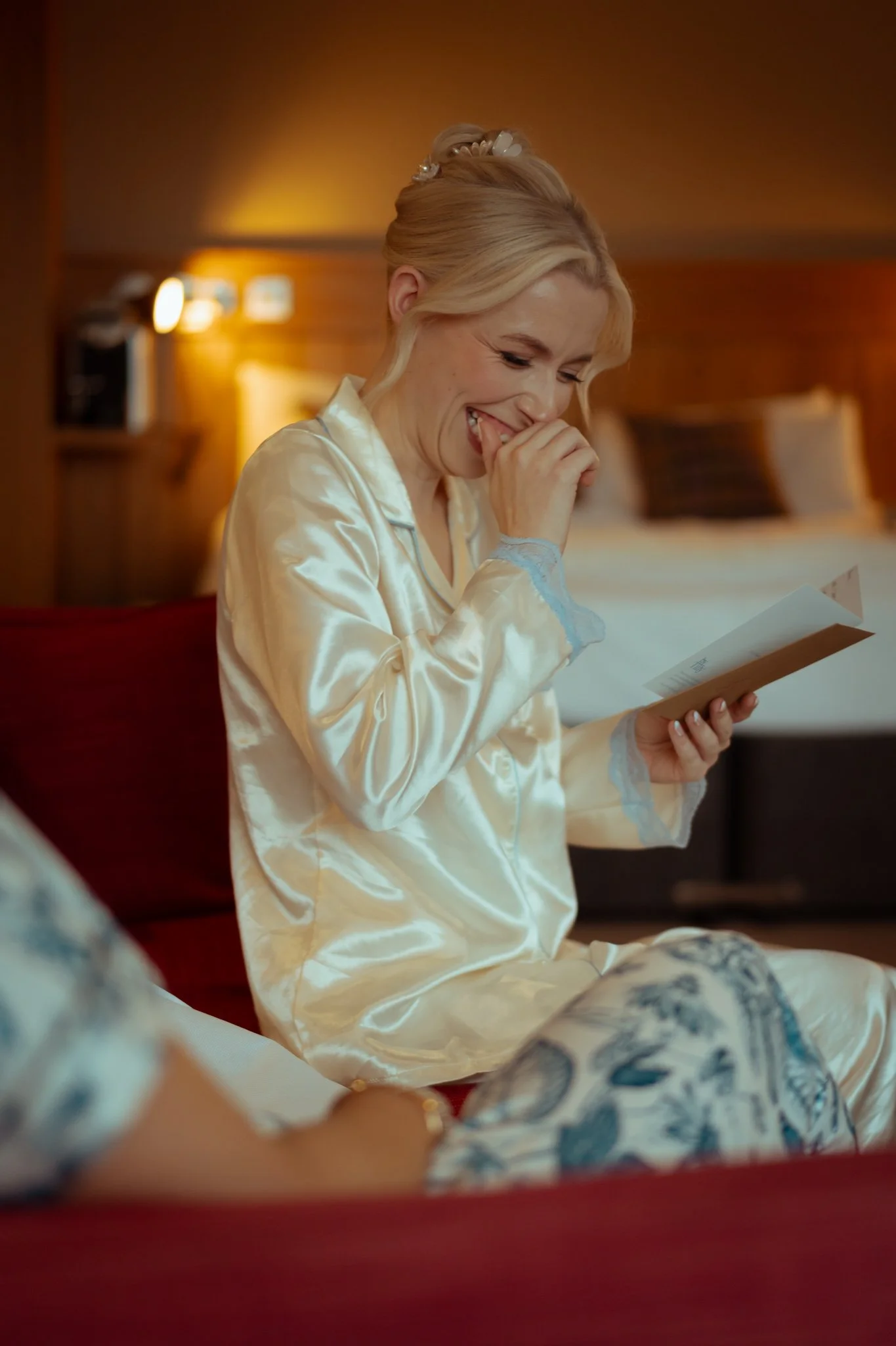 emotional-Birde-reading-letters-wedding-morning.jpg