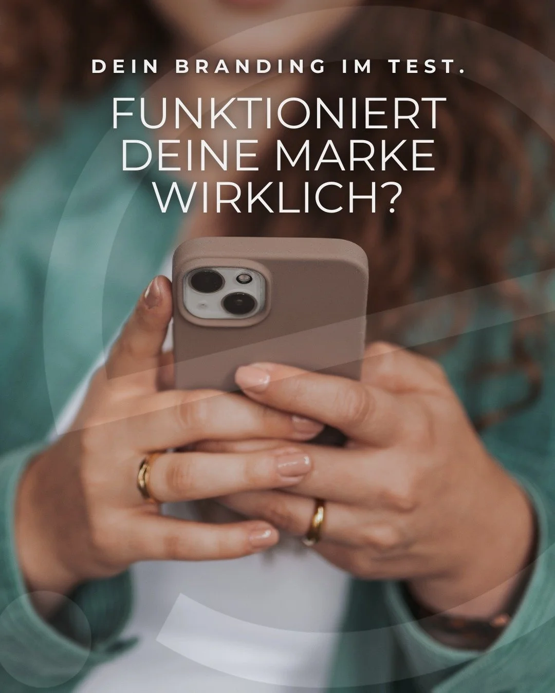 Funktioniert dein Branding wirklich &ndash; oder sieht es nur sch&ouml;n aus? ✨

Starke Marken erkennt man nicht nur am Logo.
Sie ziehen die richtigen Menschen an, transportieren Haltung und bleiben im Kopf.

Wenn du beim Durchscrollen gemerkt hast, 