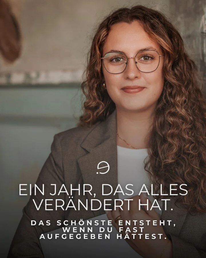 Vor etwas mehr als einem Jahr stand ich an einem Punkt, der mich fast von meinem eigenen Weg abgebracht h&auml;tte.
Mir hat jemand gesagt, ich solle mein Kleingewerbe aufgeben &ndash; als w&auml;re das, was ich liebe, nur ein Hindernis.

Wenn ich dam