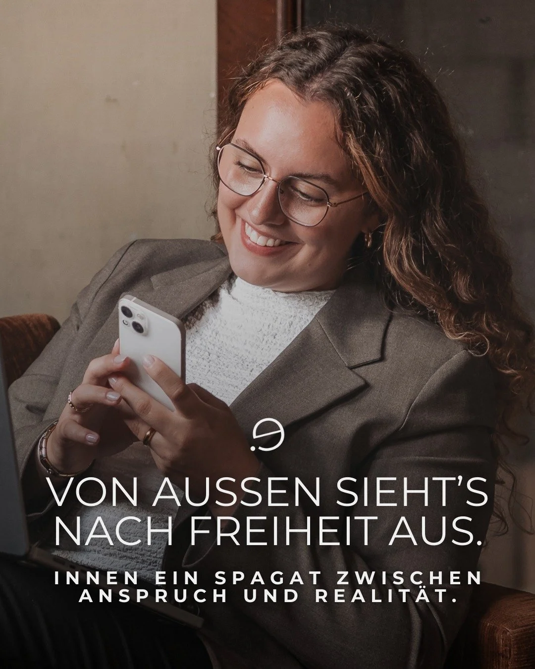 Von au&szlig;en sieht Selbstst&auml;ndigkeit nach Freiheit aus: &sbquo;Du kannst arbeiten, wann du willst&lsquo;, &sbquo;Du bist ja den ganzen Tag zu Hause&lsquo;.

Aber niemand sieht die N&auml;chte, in denen ich um 23.30 Uhr noch an Projekten sitze