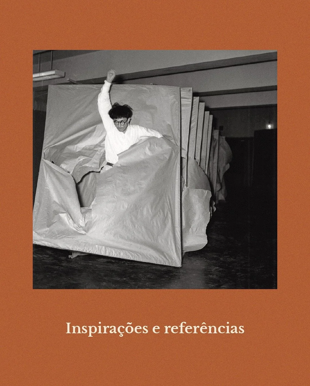 Em setembro, nossos encontros ganharam cor, som e movimento atrav&eacute;s de pap&eacute;is transl&uacute;cidos, que ecoaram no corpo, no espa&ccedil;o e na cria&ccedil;&atilde;o.

Entre rasgos, colagens, roupas, esculturas e fragmentos, a arte se to