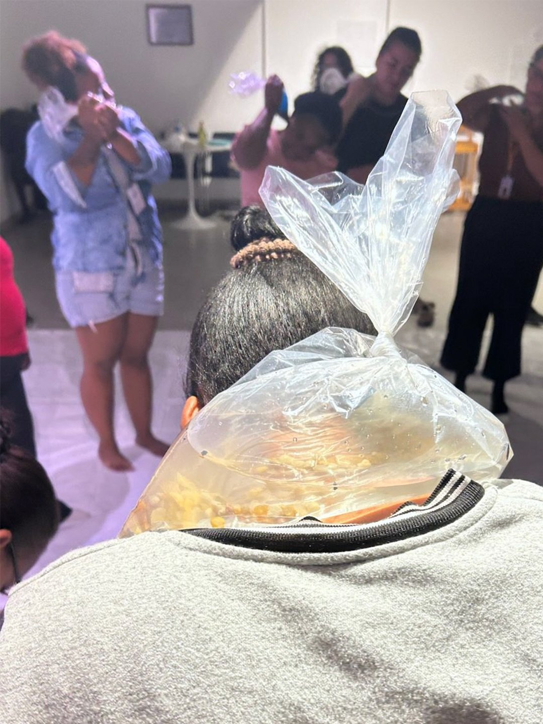 A @continentesaudemental e o @instituto.dara seguem construindo espa&ccedil;os de cuidado coletivo atrav&eacute;s do corpo, da arte e da natureza.

Nas atividades de maio, trabalhamos elementos da natureza, como a &aacute;gua, e percursos sensoriais 
