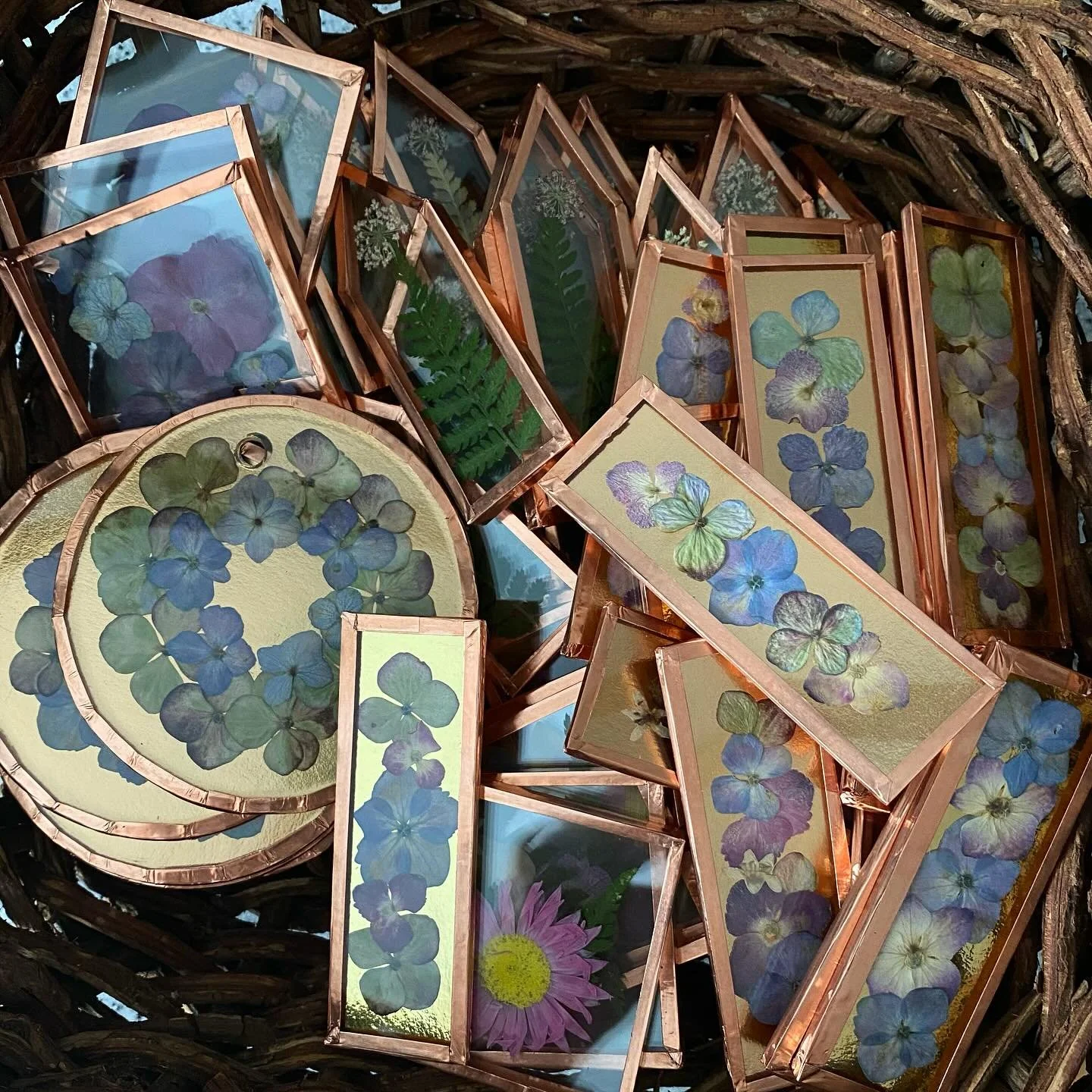 Love these days of making; reflecting on where the gardens were this year and where they might be headed. And grateful for the gifts they provide, that I love to share. #lunablooms #ctgrown #ctmade #handmadeholiday #ctshoreline #branfordct #gardensgi