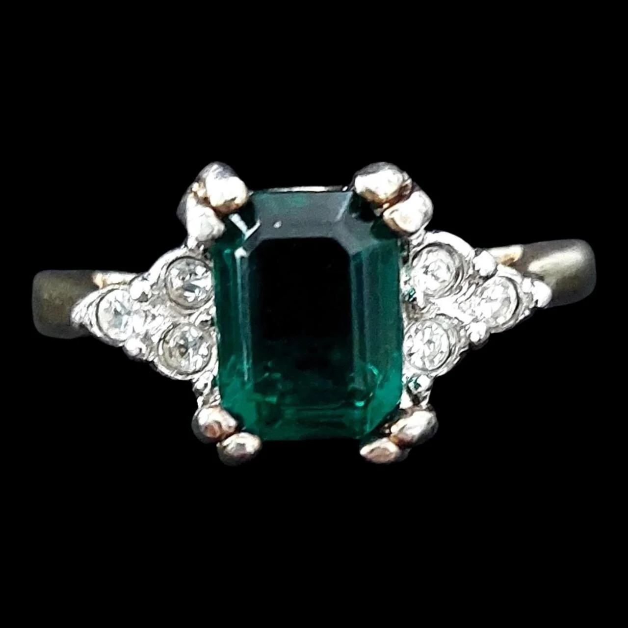 Vibrant Green Stone Ring