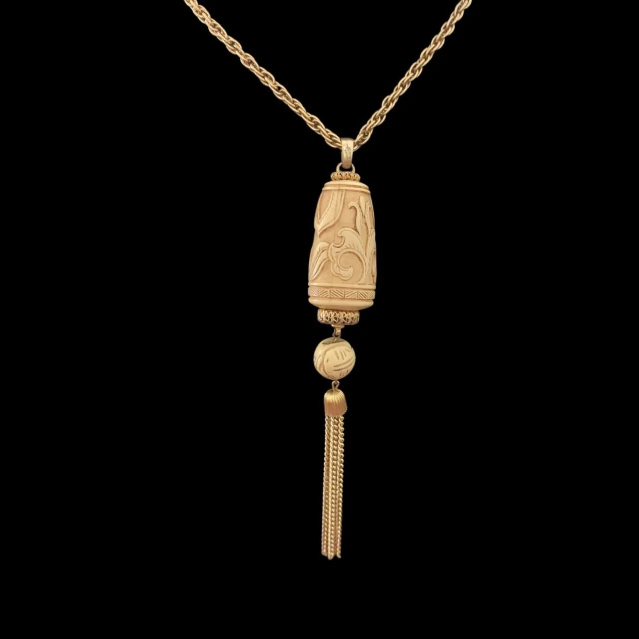 Vintage Crown Trifari Marco Polo Pendant Necklace