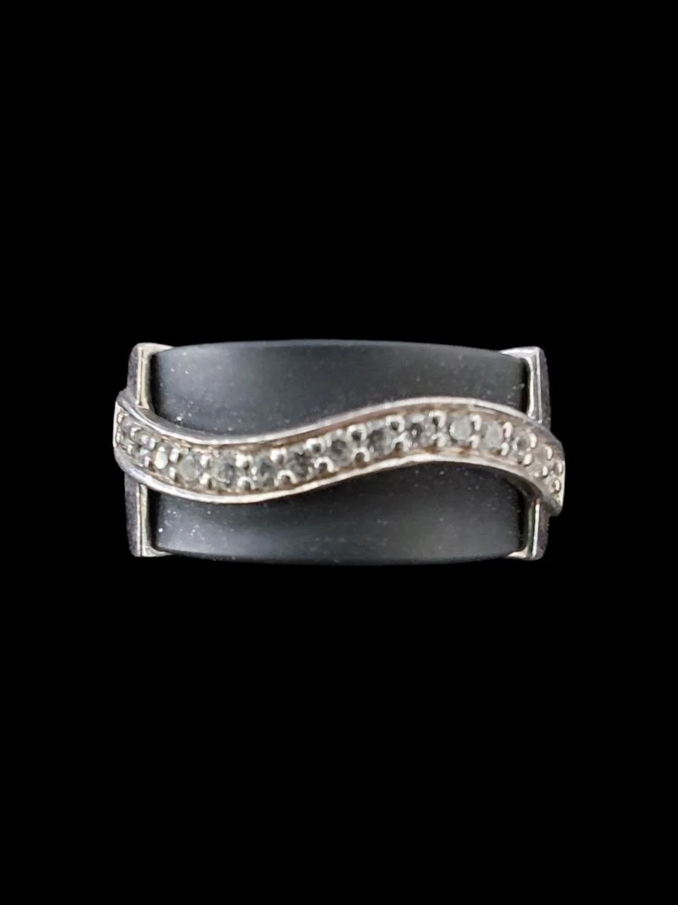 Belle Etoile Enrapture Wavy Black Ring