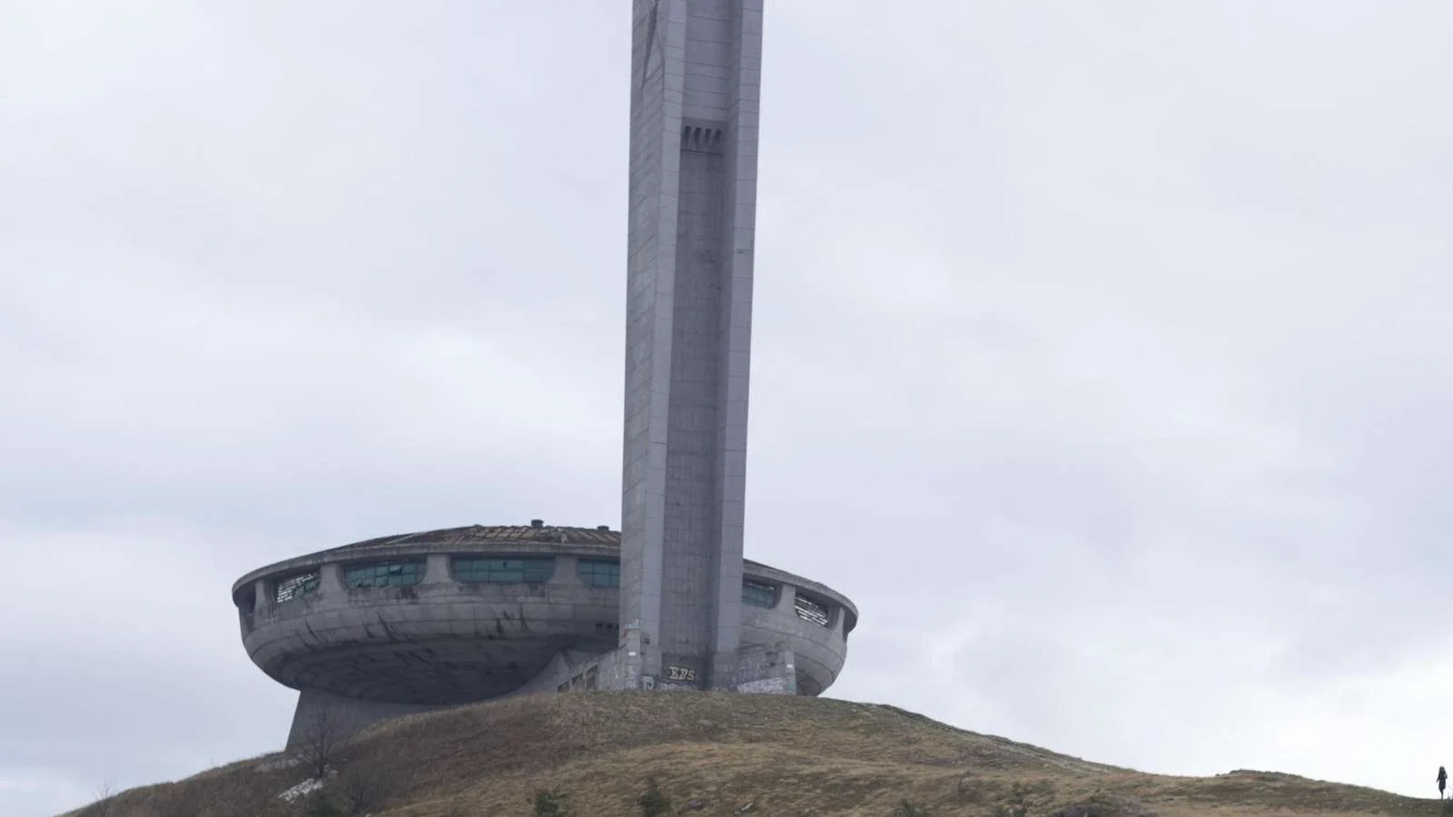 37139072-ein-in-beton-gegossener-machtanspruch-heute-wird-busludscha-als-dissonant-heritage-eingeordnet-als-kulturerbe-das-schmerzt-sophie-tiedemann-6MH-2.jpg