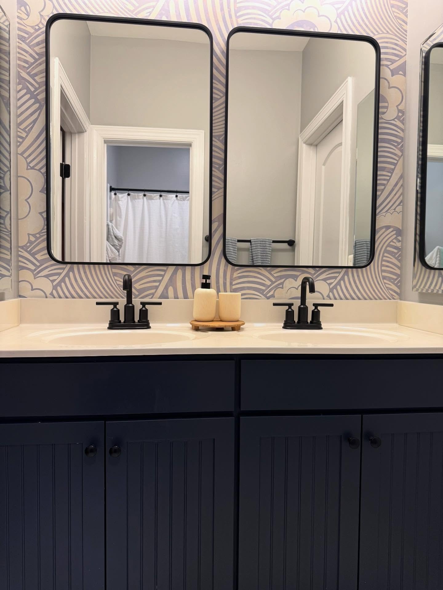 Fresh look, same bones 🌊 

This Jack &amp; Jill bathroom just got a mini facelift &mdash; fresh paint on the cabinets, updated fixtures, and some playful wallpaper to bring it all together. We kept the original tile, proving you don&rsquo;t need a f