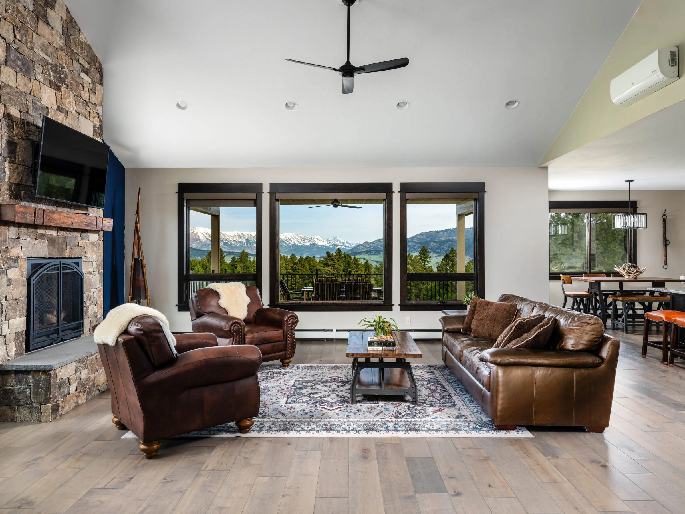 2-1 Living 449minniehall-17.jpg