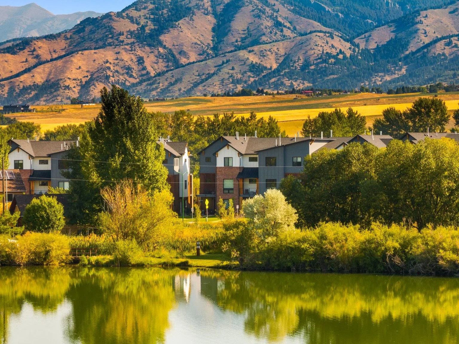 Luxury meets lifestyle in the heart of Bozeman ✨

Experience modern mountain living in this like-new townhome featuring panoramic Bridger Mountain + Glen Lake views, expansive windows, designer finishes, and seamless indoor-outdoor living. From the c