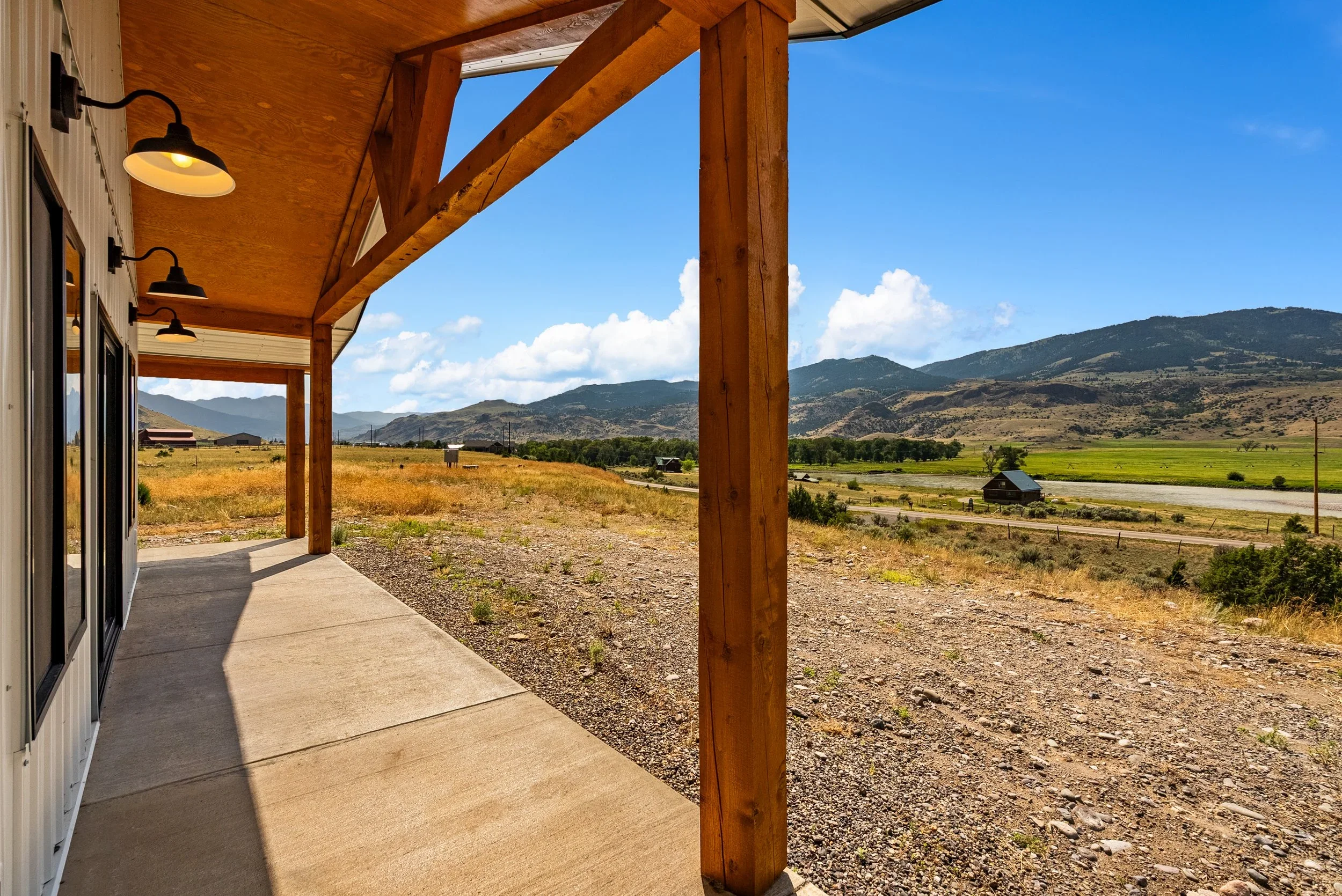 218 & 220 E River Rd, Emigrant MT