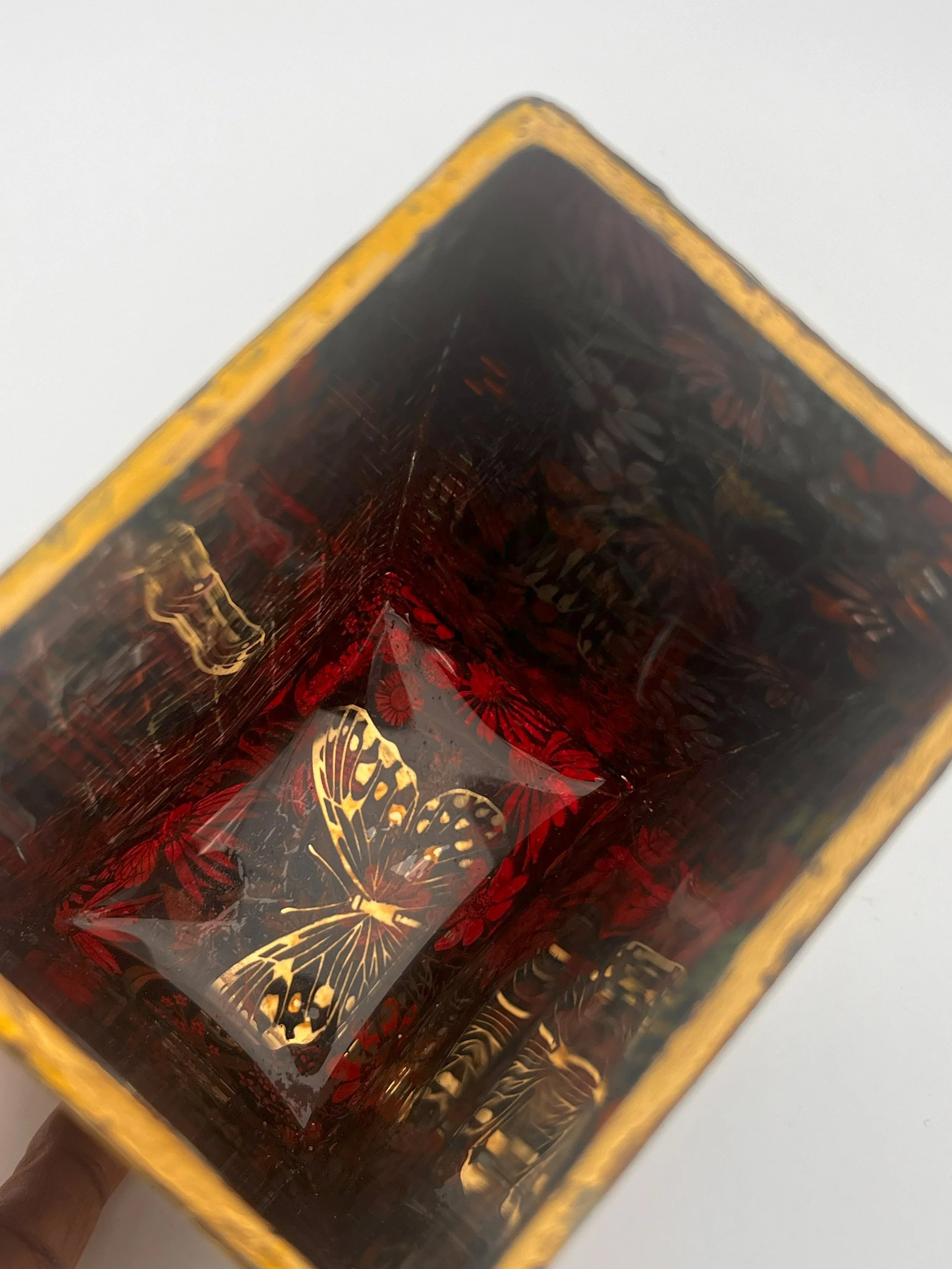 Square Vase inside .jpeg