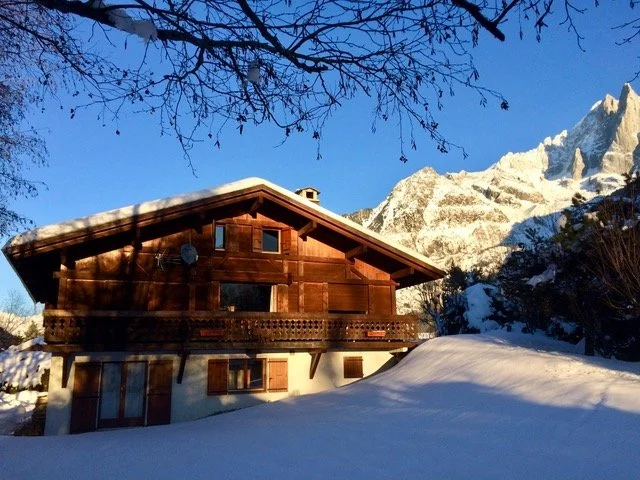 Chalet sous la neige.jpeg