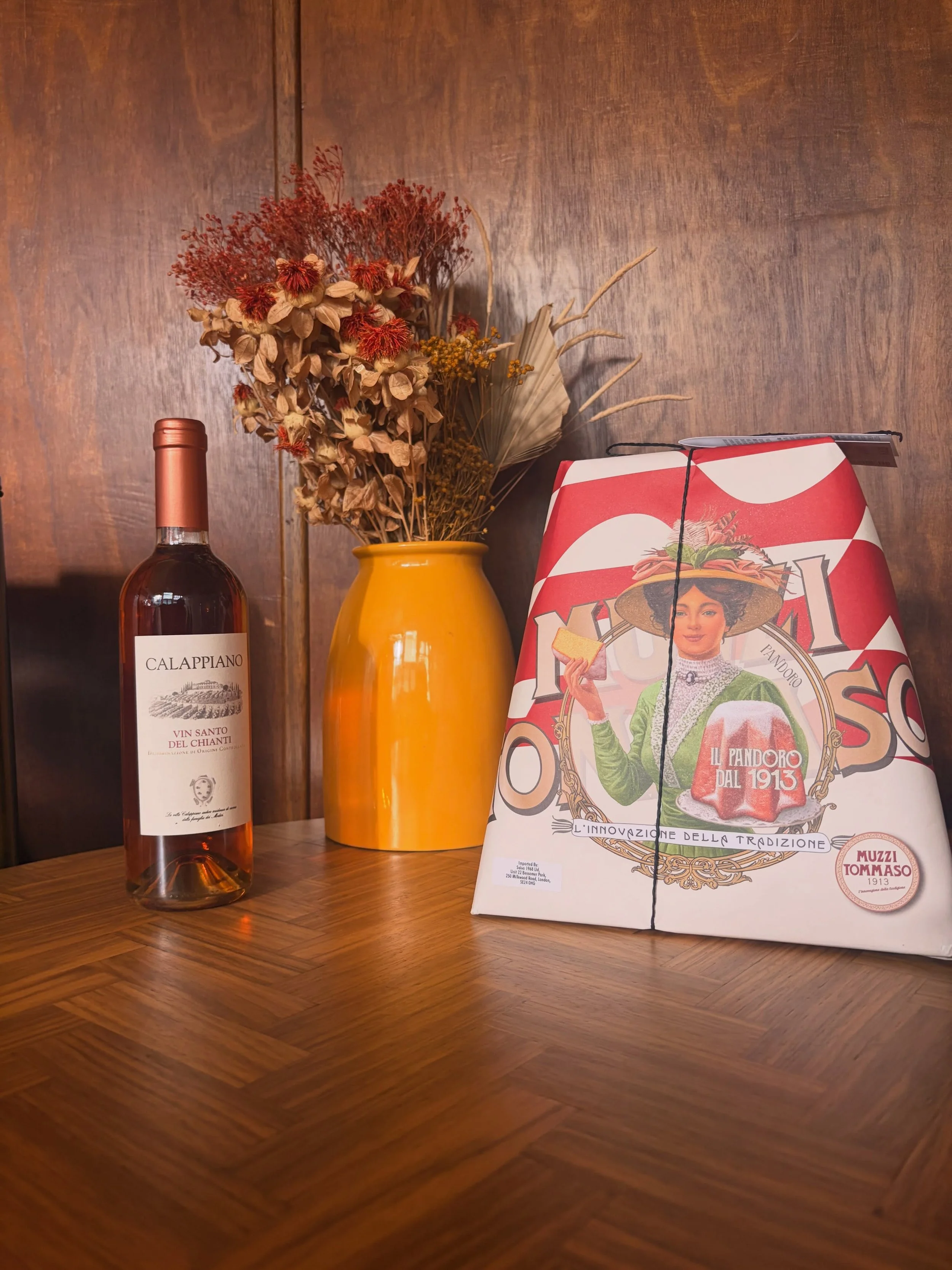 PANDORO.
Panettone.

Retail on collection at Brusco. 

#brusco