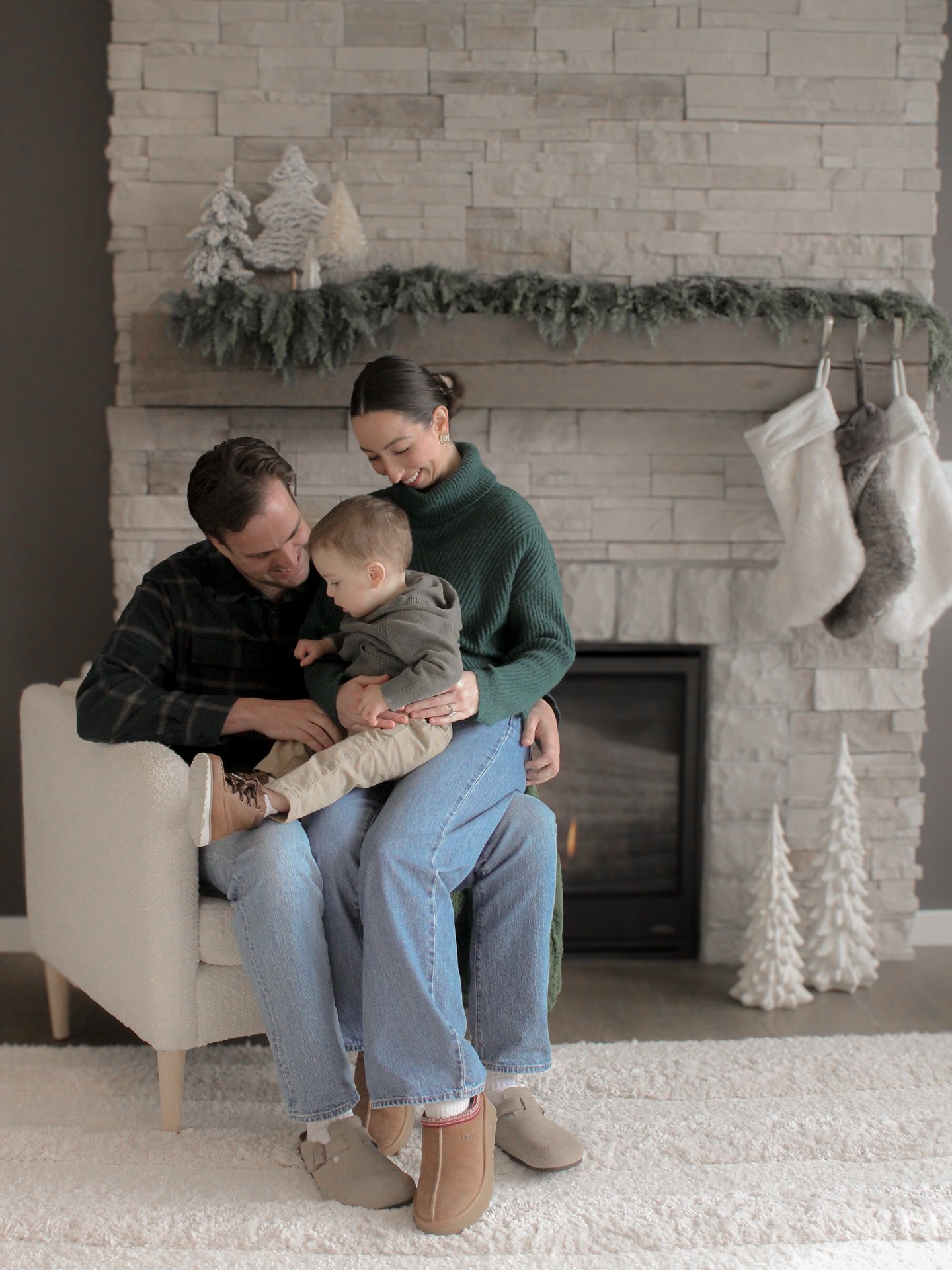 Counting down the days until Christmas with these sweet Christmas minis!! 🥹📸🎄🤍