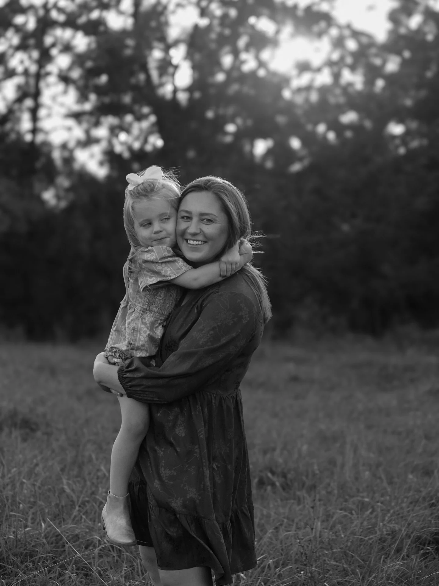 Motherhood is my favorite thing in the world 🥹 I am so excited to offer special mommy &amp; me mini sessions this spring! Spots will officially open up later this week but I wanted to open up the opportunity for anyone who wanted to snag a spot earl