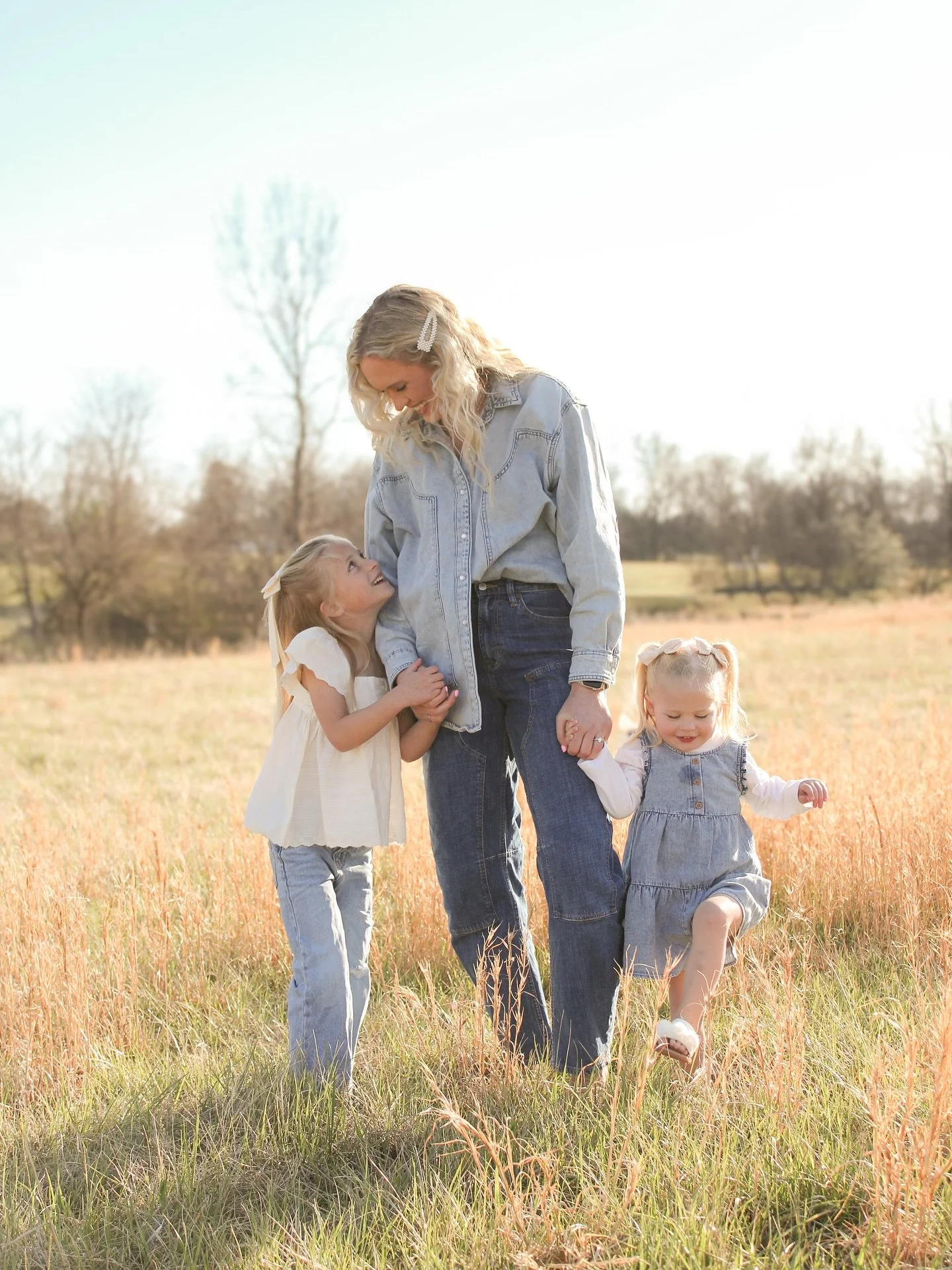 First motherhood session of the year delivered and I&rsquo;ll just never get over this sweet momma and her girls!!! 🥹🩷☀️

#motherhoodphotography #midmophotography #motherhood