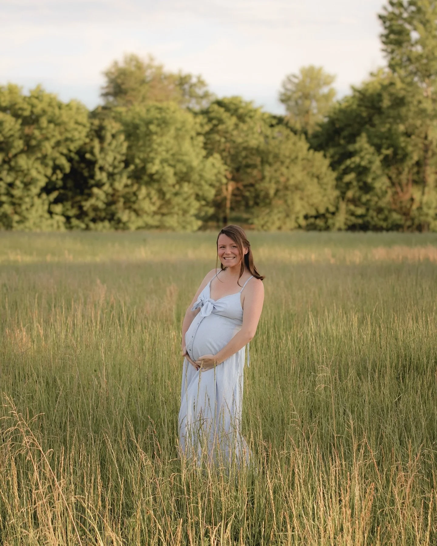 I wanted to take a second to reintroduce myself on here!! I am the face behind the camera at Hope Goodnight Photography 📸 🤍✨ I have loved photography for as long as I can remember but decided to take the jump into this space officially when I had t