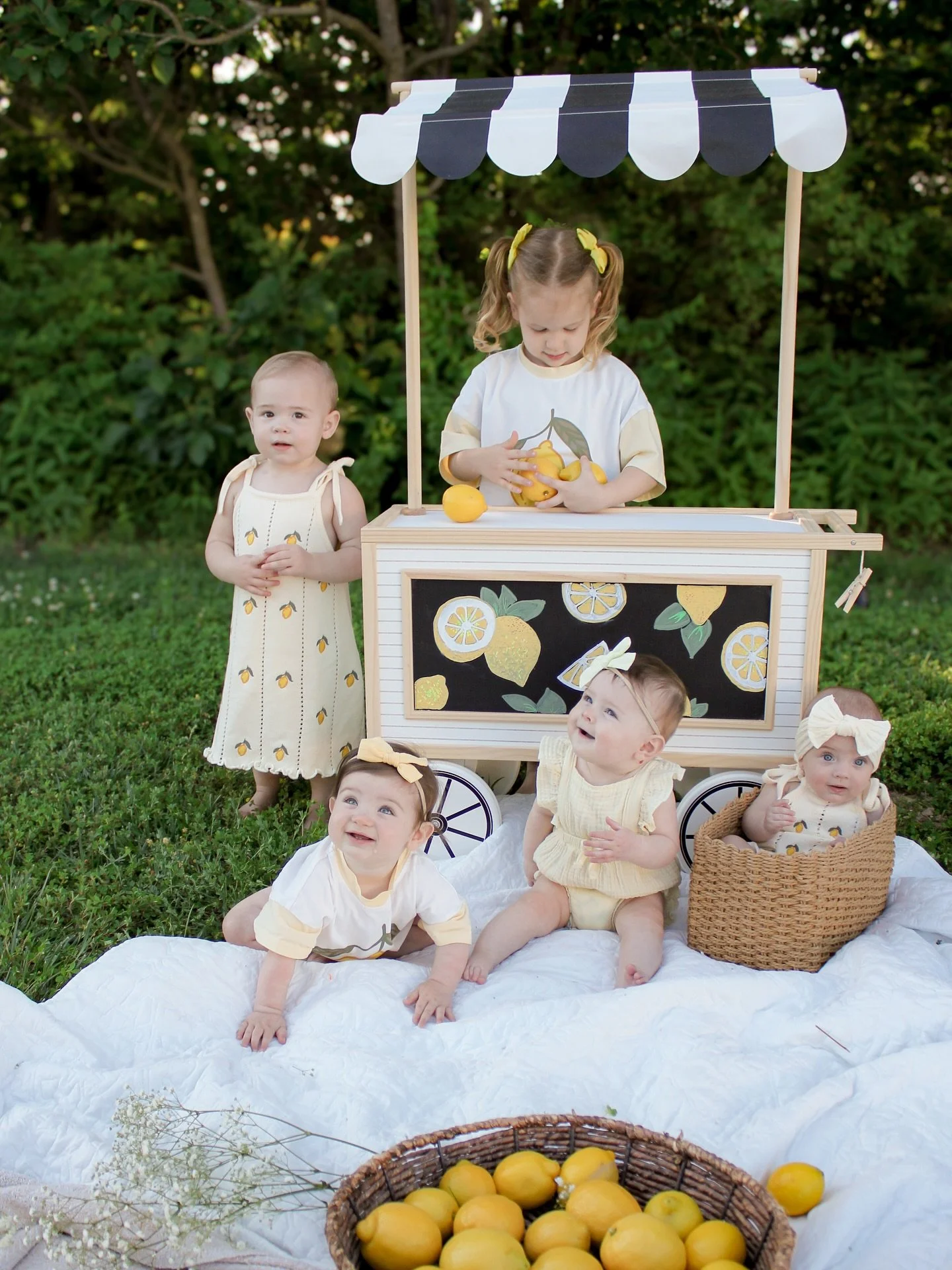 I meannnn what do I even say to capture the cuteness of this sneak peek?! 🥹💛🍋 There&rsquo;s nothing like sweet little ones giggling and playing and snapping as many pictures as I can to capture the sweetness!! So much more to share soon!!