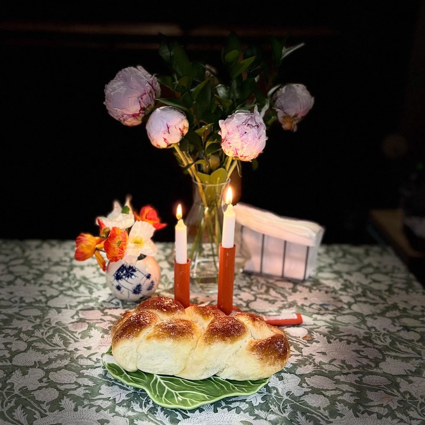 Sitting down to Friday night dinner becomes more &amp; more important the busier our schedules get. 
Shabbat Shalom from our over scheduled family to yours ❤️