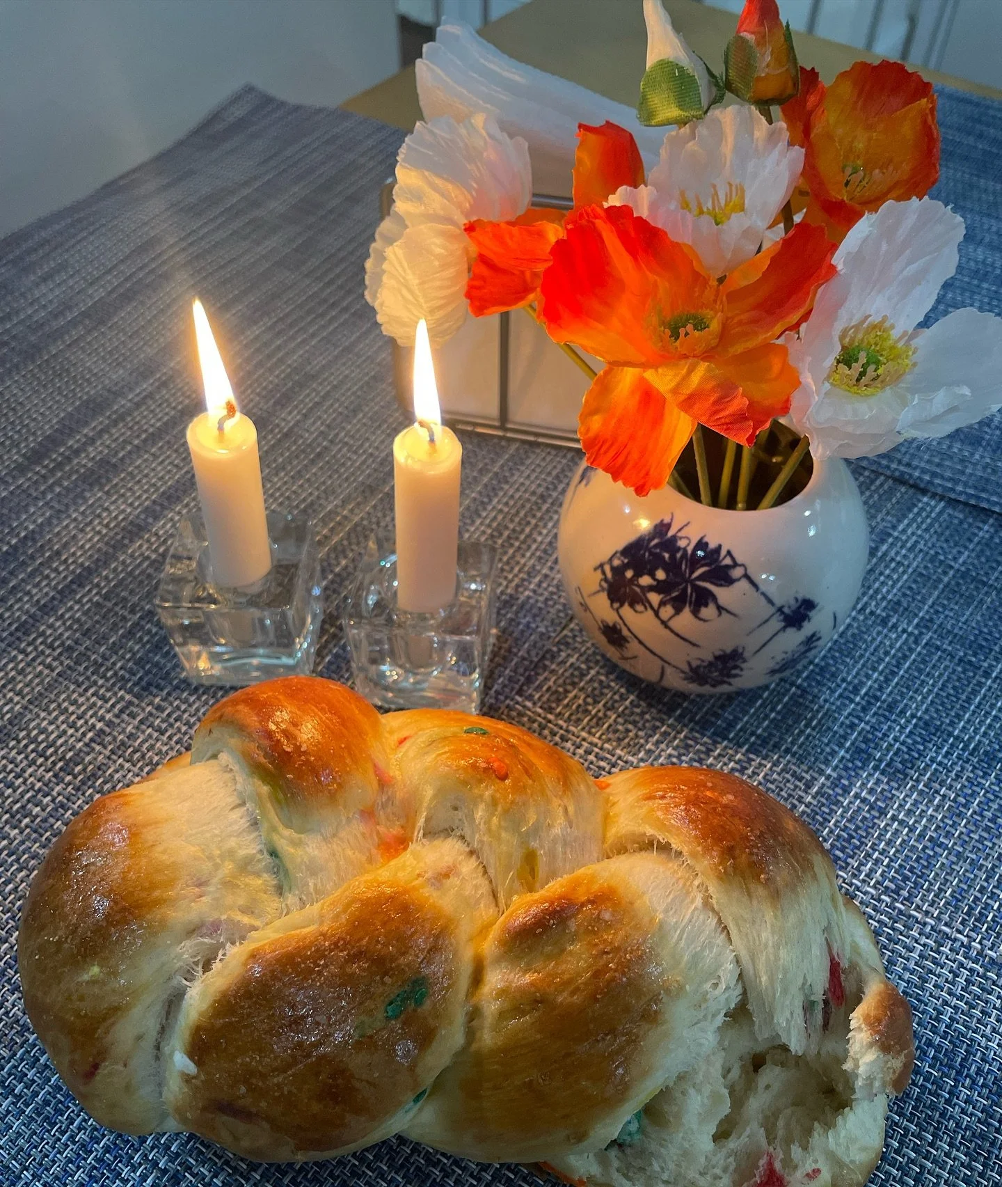 Shabbat Shalom❤️✌🏻🌈
With love (and a little nibble), @challahonthehill 
#funfetti #challah #shabbatshalom
