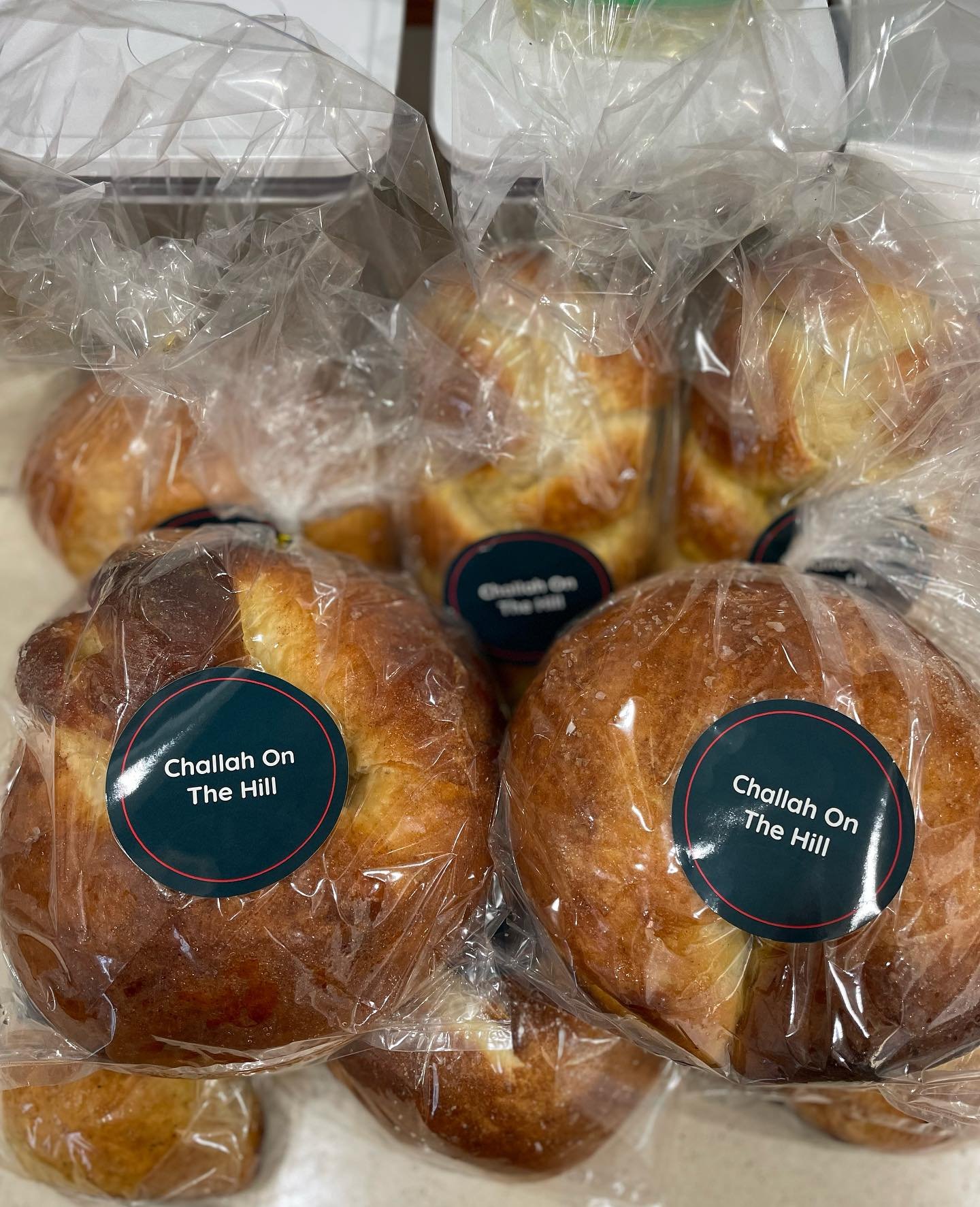 Challah is meant to be shared with the people you love ❤️ 🍞