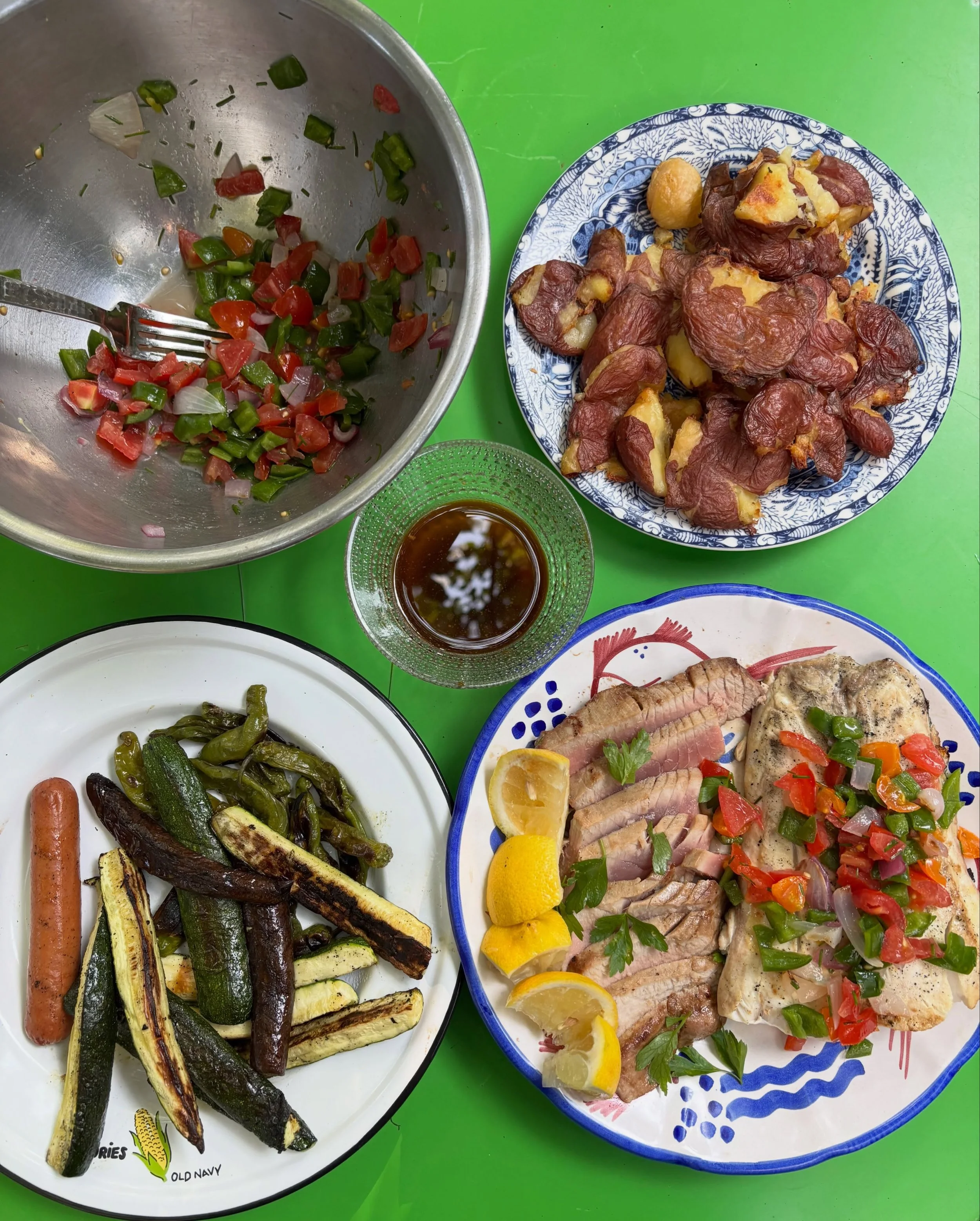 Homecooked In The Hamptons
*Grilled Veggies 🍆🧅🥒
*Soy Mustard Tuna Steak &amp; Seabass w. Pepper Salsa 🍅🐟🫑
*Crispy Smashed Red Potatoes 🥔
*Turkey Dog (for the kiddo)🌭
All produce was from our farm share plot &amp; fish straight from the Atlant