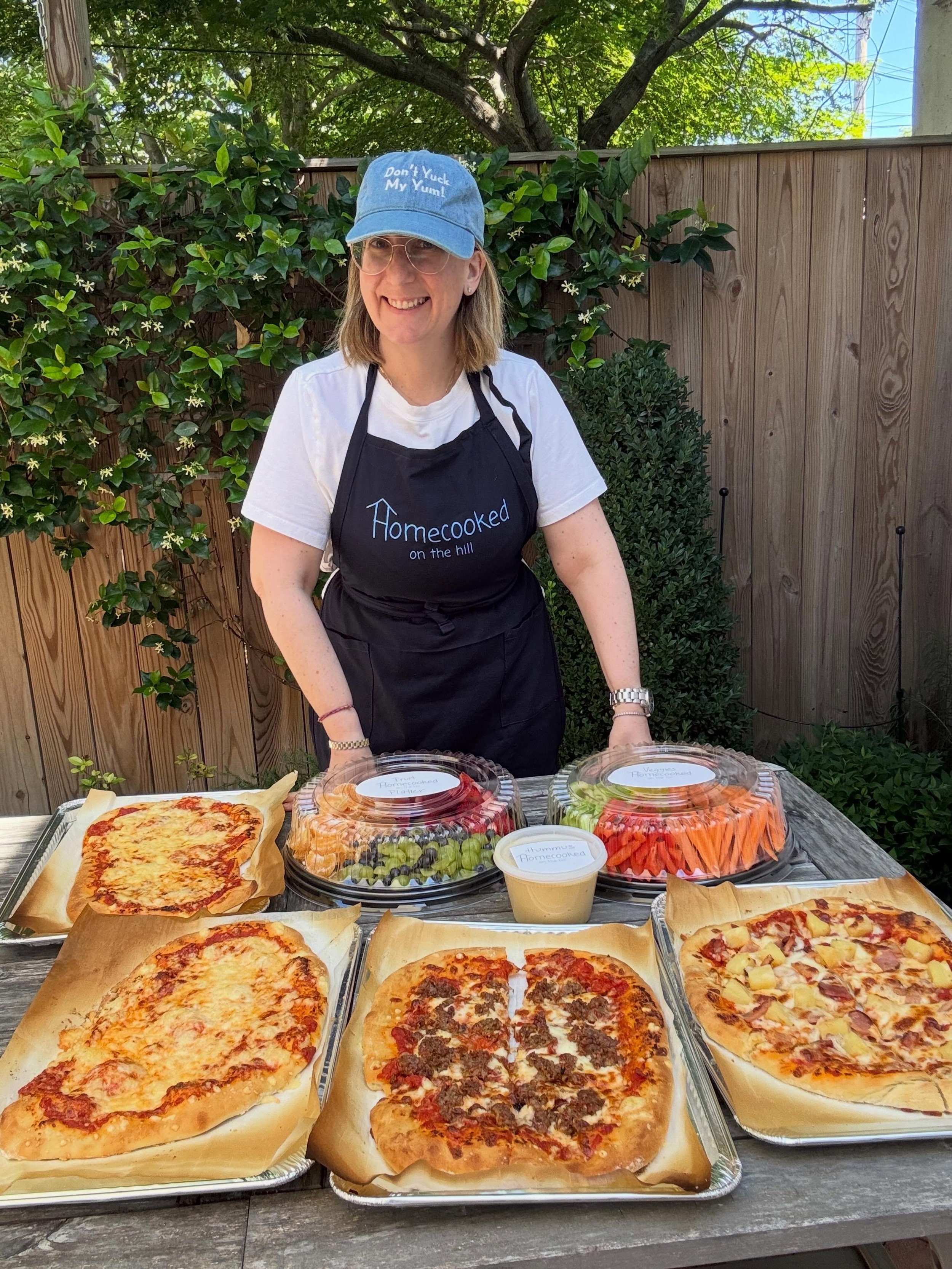 Who better to cater your kid&rsquo;s birthday party than a mom herself?! 
Rainbow Fruit &amp; Veggie Platters 🍇🥕🍓🫐🥒🍊
Hummus &amp; Pretzels🥨
Cheese, Sausage, &amp; Hawaiian Style Pizzas🍕
#homecookedonthehill #birthdaypartycaterer #kidsparty #c