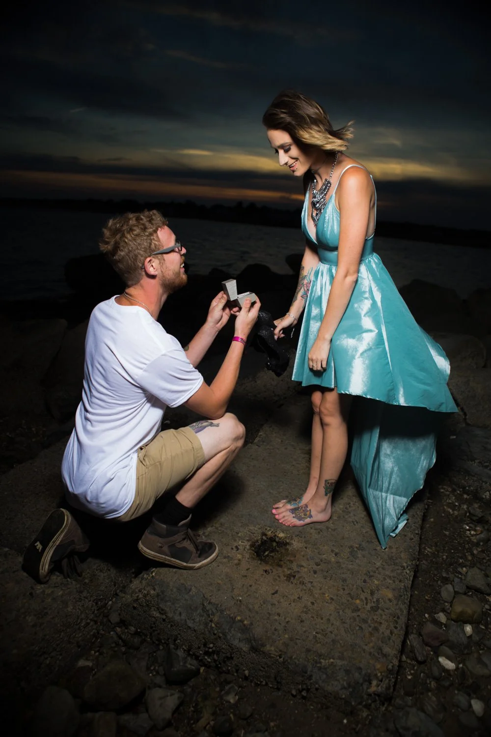 Surpirse marriage proposal photo at the beach