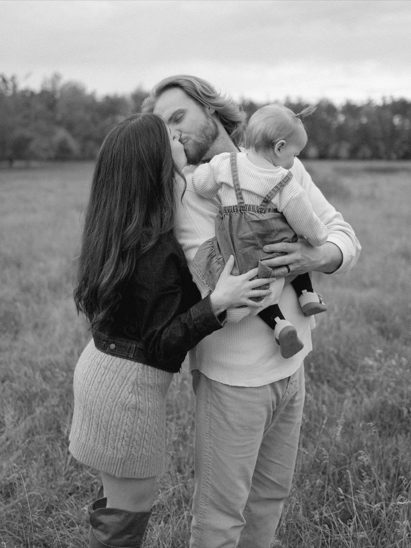Moments from the sweetest little family session 🤍 

I am forever grateful that I get to document these special chapters of life that will be cherished forever.