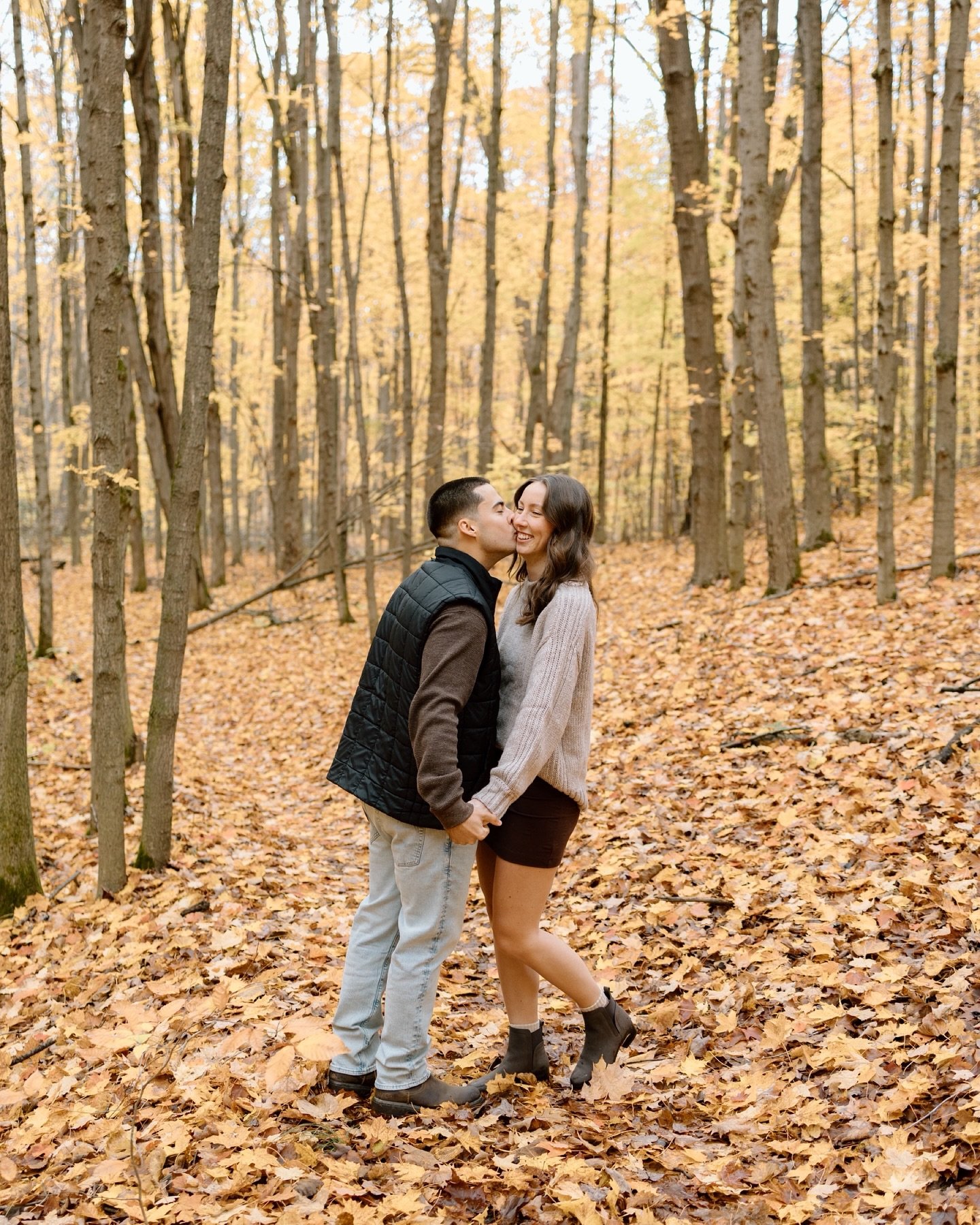 Fall has always been my favourite season but it felt extra special this year getting to create the prettiest fall galleries with the sweetest couples 🍂