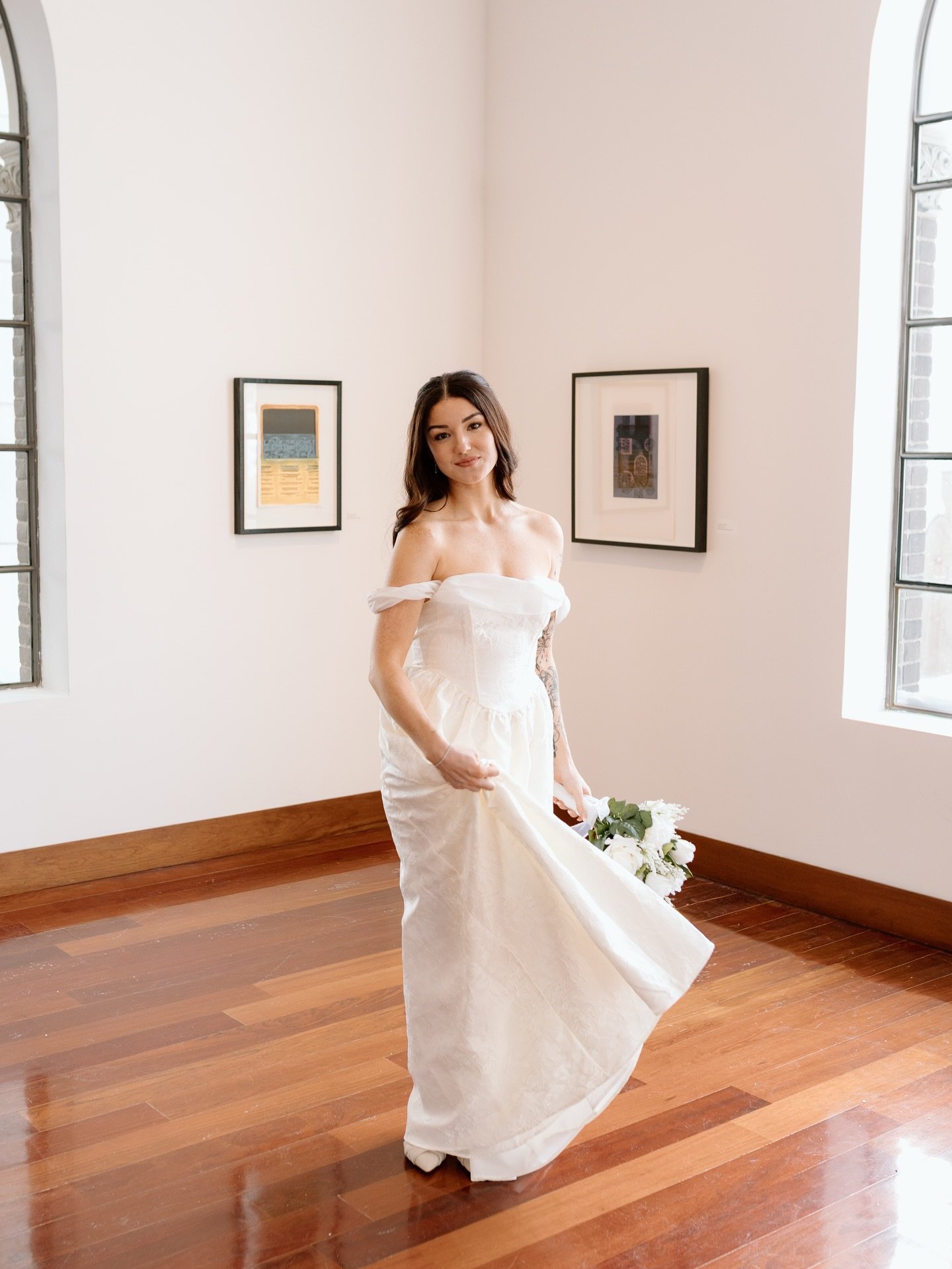 Bridal portraits at the arts centre 🤍 Emma + Erik&rsquo;s day was nothing short of perfect 

#barrieweddingphotographer #elopementphotographer #ontarioweddingphotographer #elopement #torontoelopement