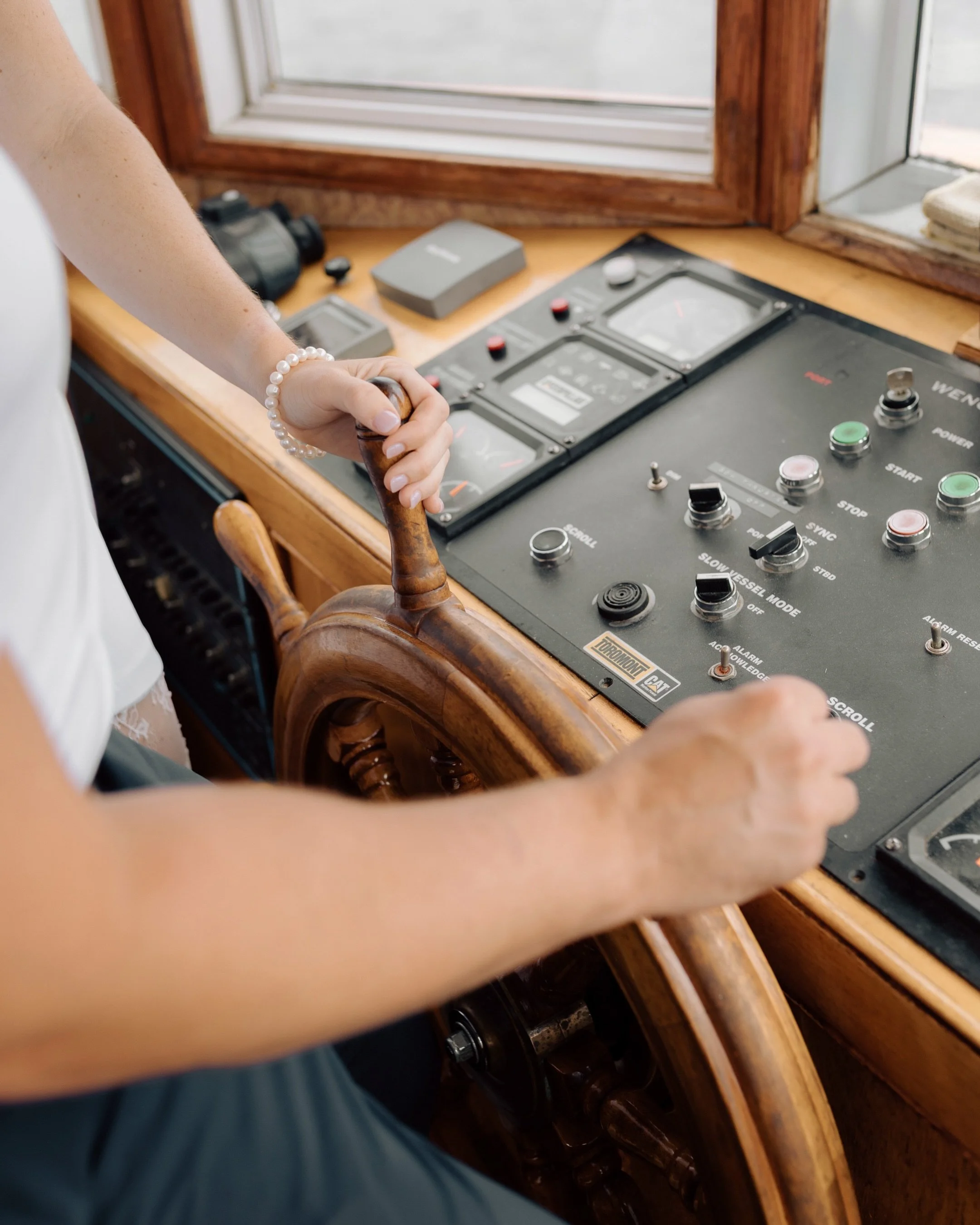 Moments from Muskoka + Kevin&rsquo;s engagement cruise last weekend on the Wenonah. 🚢

This was such a unique and intentional way to celebrate with all of their closest friends + family, and truly couldn&rsquo;t have fit their vibe more perfectly.