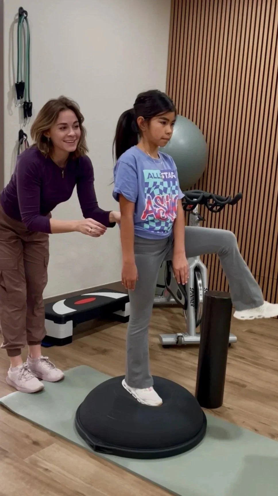 Person measuring ankle dorsiflexion in first position dancer