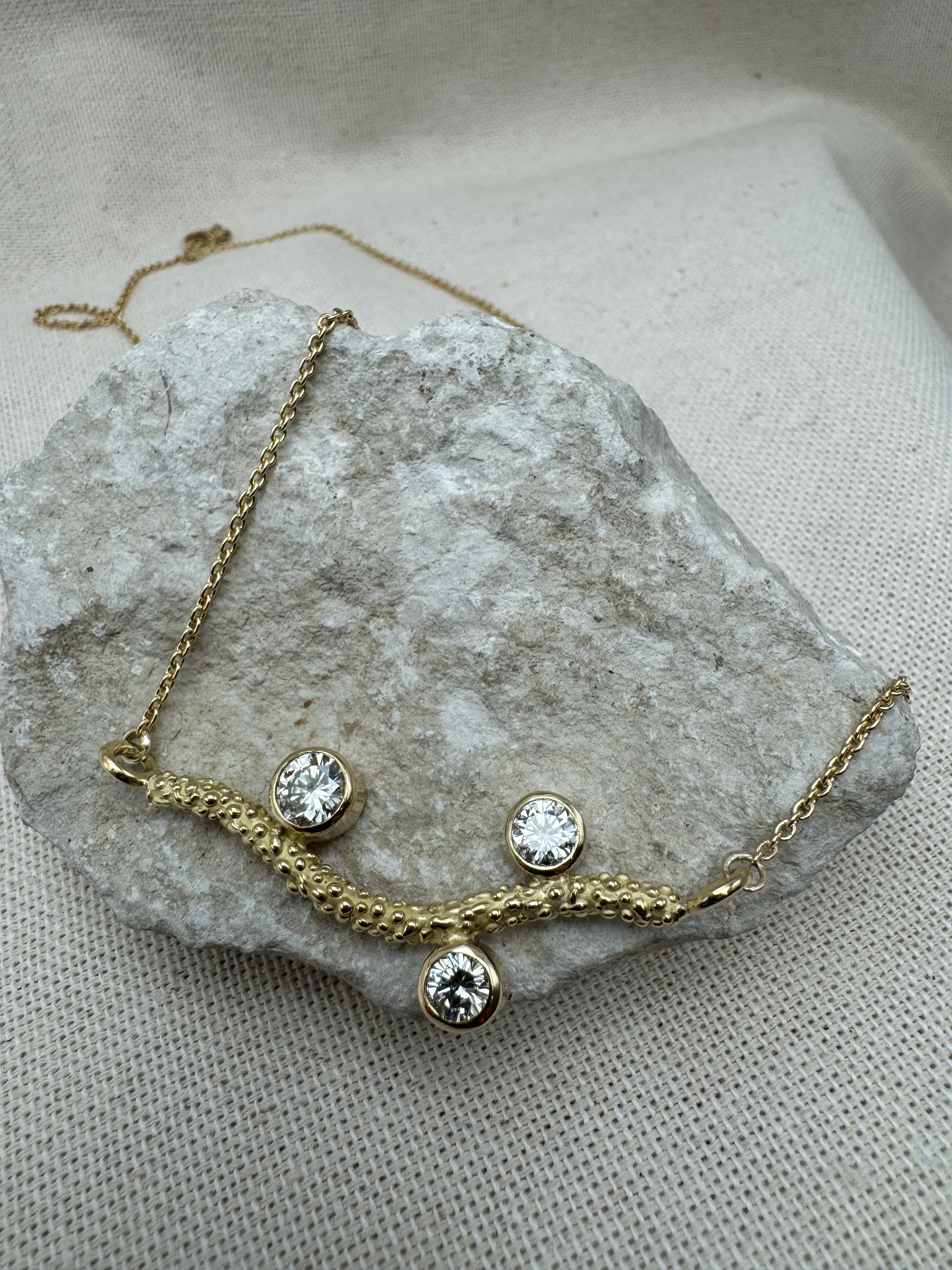 Textured diamond necklace