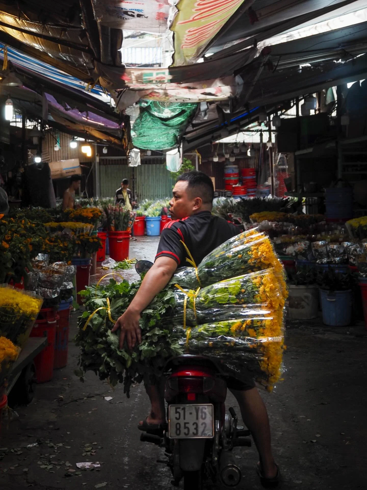 Derrière lui, il y a tout ce que les mots n’arrivent pas à dire 💛
Sài Gòn Vietnam - Novembre 2024