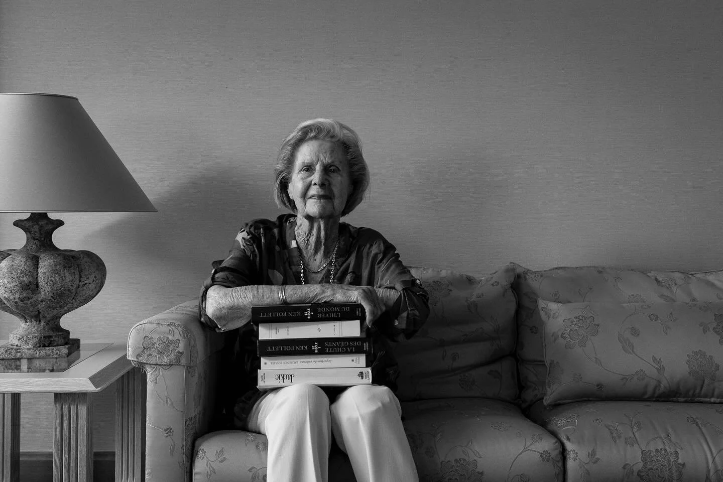 Part 2. Le projet « À portée de cœurs » continue aujourd’hui avec une nouvelle série de portraits réalisés en résidence senior. Toujours la même envie : capter un geste