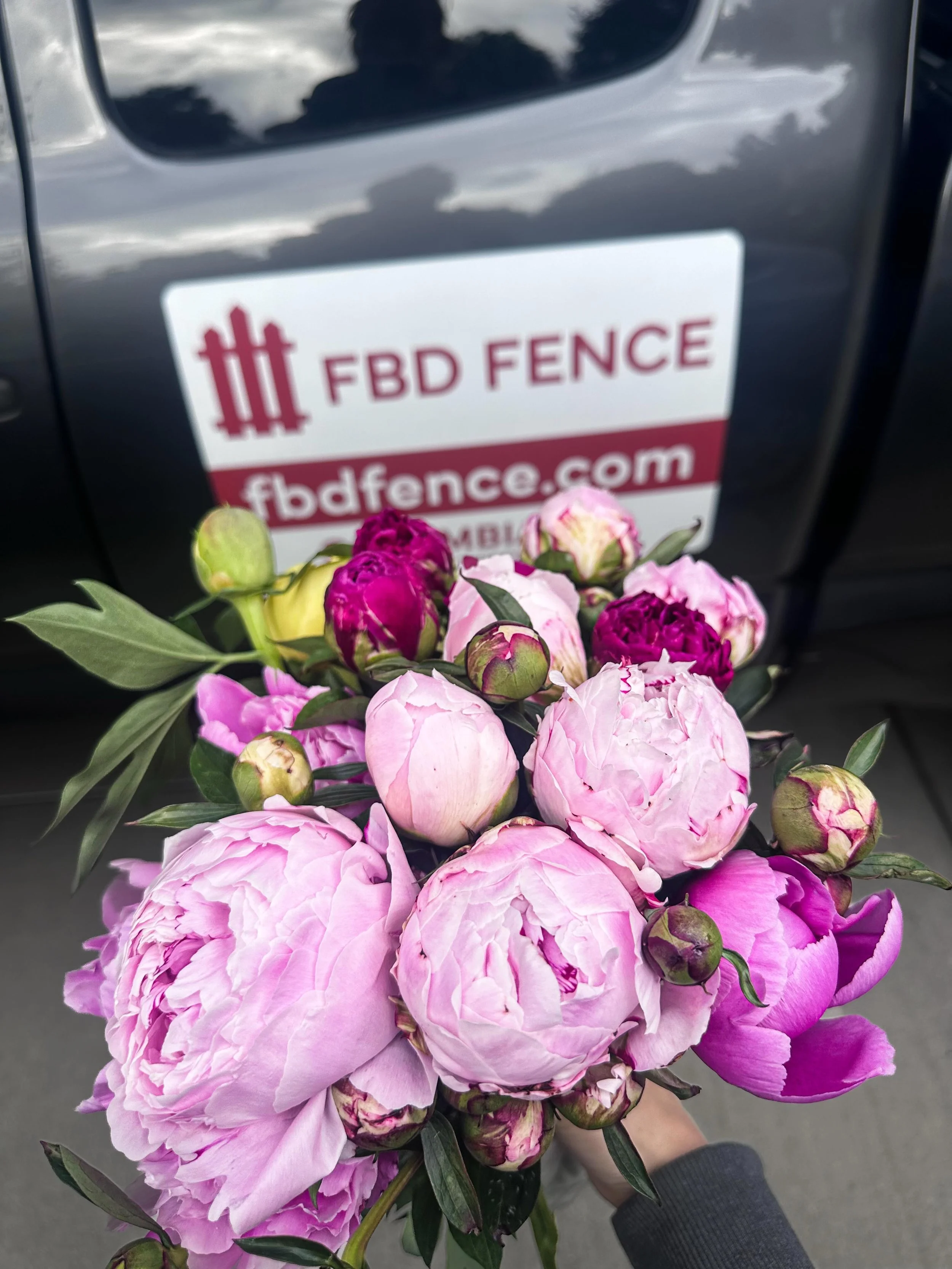 A small reminder of kindness in our busiest season 🥰🩷

Thank you to this customer for a custom peony bouquet (my favorite!) directly from her backyard! 

As a small, family-owned business, we take pride in every relationship. With our crews, our ma