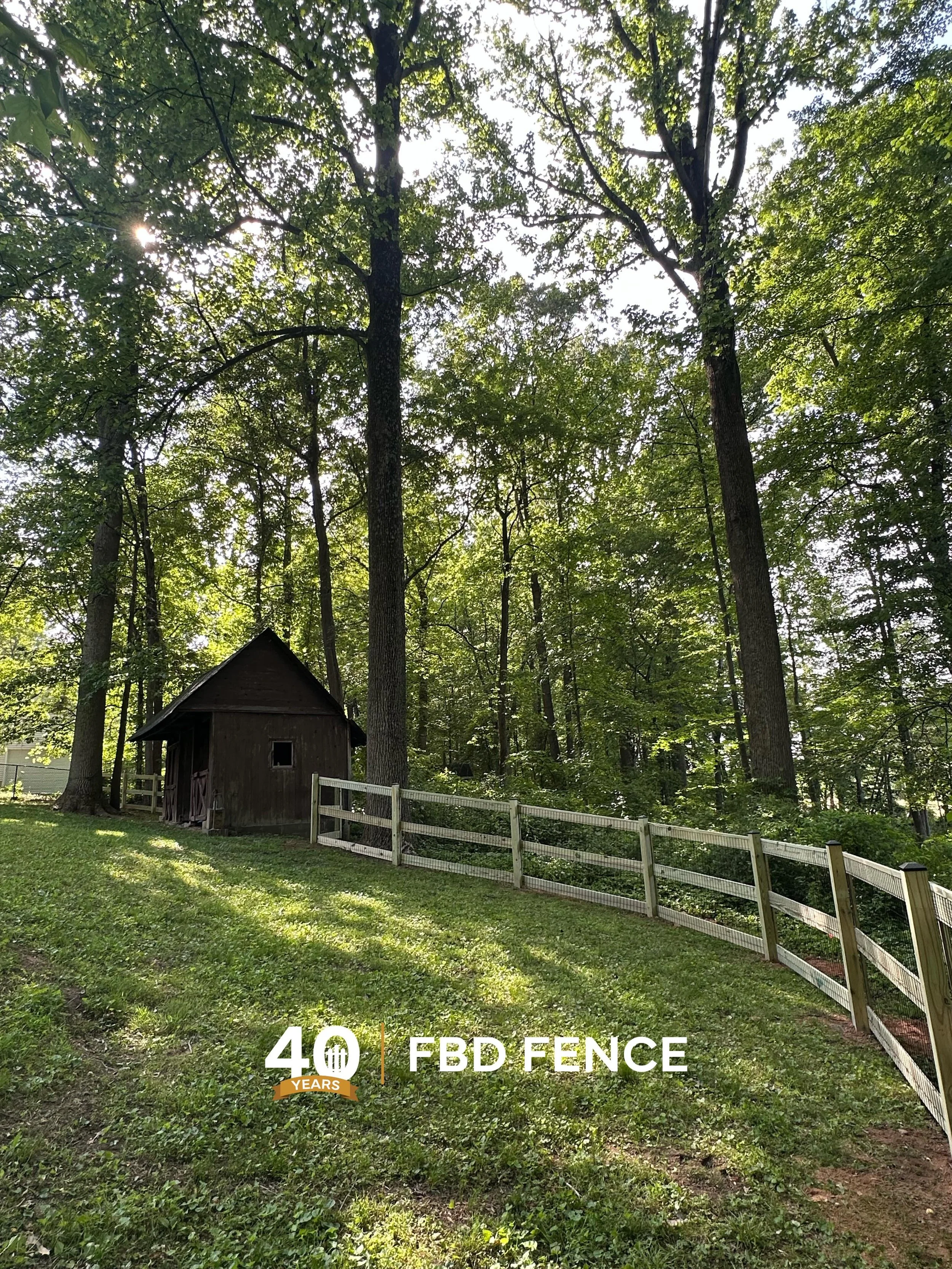 We know this family is enjoying their new fenced-in backyard! Check out that curve. 💫

Thank you to Wilson and his crew! 

#fbdfence #fencesbydoug #fencedesign #fenceinstallation