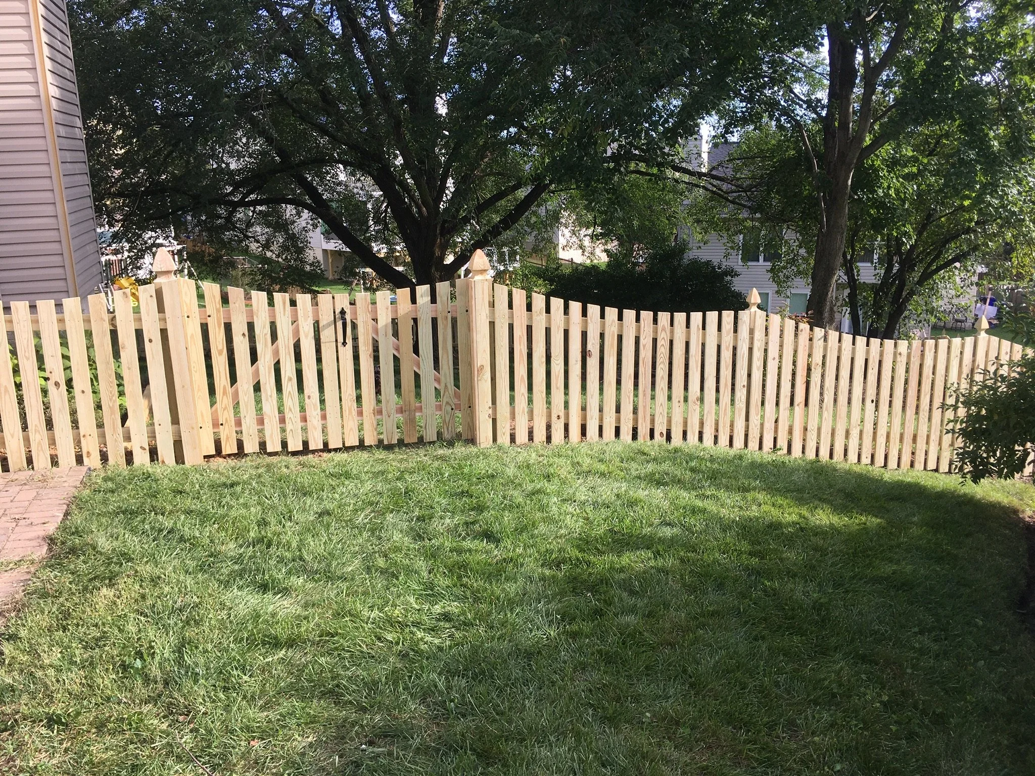 4 ft Mount Vernon Dip with Double Gate and French Gothic Posts