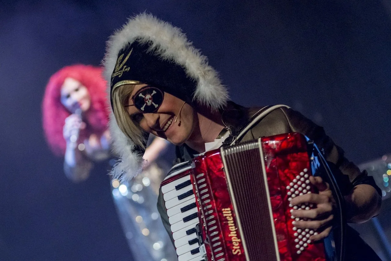 Frisky and Mannish Fraser Cameron.jpg